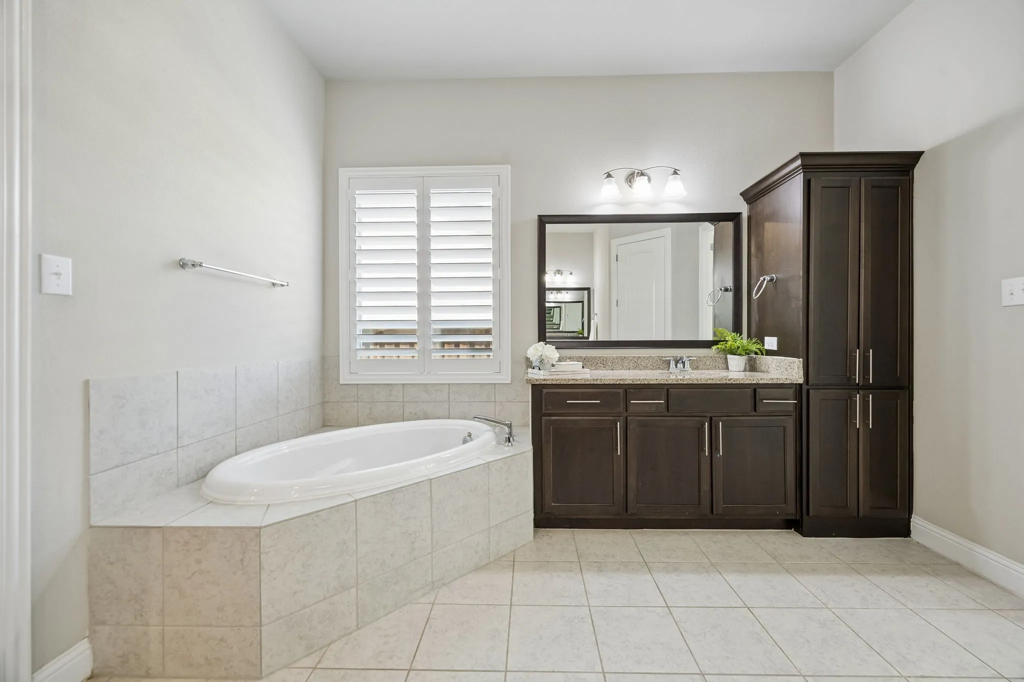 Single Family Residence For Sale in Collin County , 7320 River Park Drive, Mc Kinney, Texas 75071, 3 Bedroom, 3 Bathroom, 2 Garage spaces, 3,093 Sqft, built in 2019, mls#21381666, Real Estate Agent in Mc Kinney, Homes For Sale in Collin county, Homes For Sale in Mc Kinney, Realtor in Mc Kinney Texas, Real Estate Brokerage Independent Realty Texas, Luminita Cordes Realtor