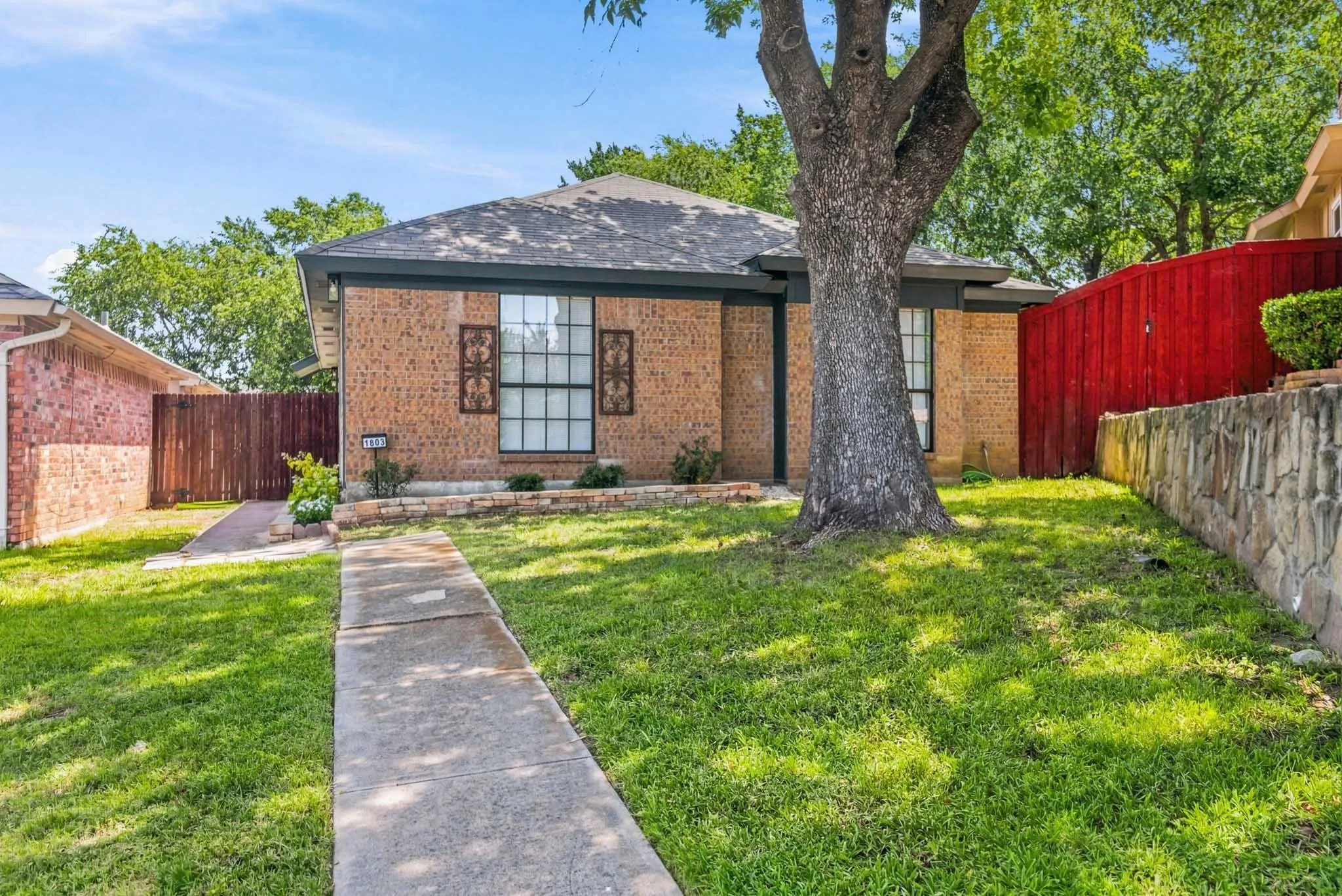 Single Family Residence For Sale in Dallas County , 1803 Sherwood Place, Carrollton, Texas 75006, 3 Bedroom, 2 Bathroom, 2 Garage spaces, 1,280 Sqft, built in 1983, mls#21381201, Real Estate Agent in Carrollton, Homes For Sale in Dallas county, Homes For Sale in Carrollton, Realtor in Carrollton Texas, Real Estate Brokerage Independent Realty Texas, Luminita Cordes Realtor