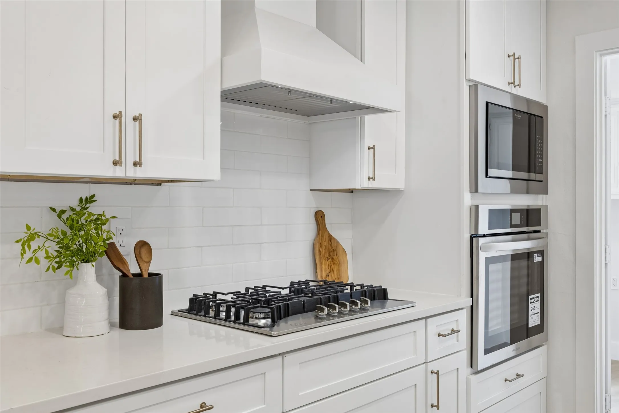 Single Family Residence For Sale in Dallas County , 1137 Seminary Ridge, Garland, Texas 75043, 3 Bedroom, 2 Bathroom, 2 Garage spaces, 2,204 Sqft, built in 1981, mls#21382820, Real Estate Agent in Garland, Homes For Sale in Dallas county, Homes For Sale in Garland, Realtor in Garland Texas, Real Estate Brokerage Independent Realty Texas, Luminita Cordes Realtor