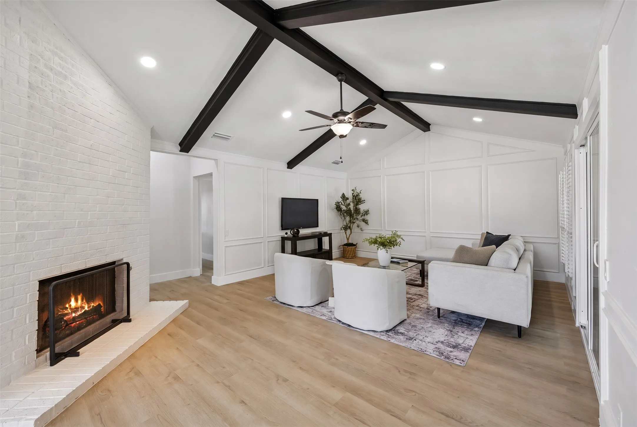 Single Family Residence For Sale in Dallas County , 1137 Seminary Ridge, Garland, Texas 75043, 3 Bedroom, 2 Bathroom, 2 Garage spaces, 2,204 Sqft, built in 1981, mls#21382820, Real Estate Agent in Garland, Homes For Sale in Dallas county, Homes For Sale in Garland, Realtor in Garland Texas, Real Estate Brokerage Independent Realty Texas, Luminita Cordes Realtor