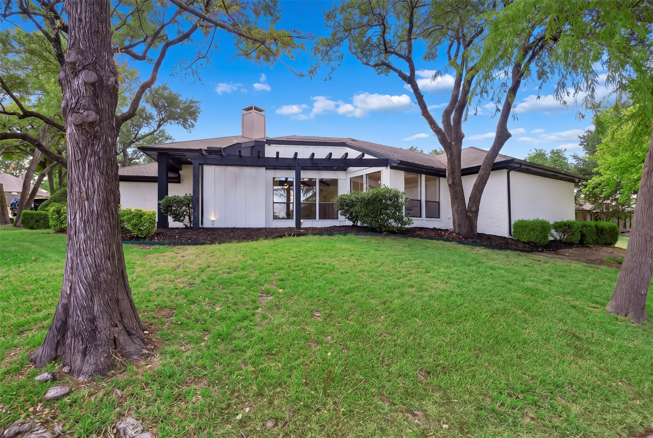Single Family Residence For Sale in Dallas County , 1137 Seminary Ridge, Garland, Texas 75043, 3 Bedroom, 2 Bathroom, 2 Garage spaces, 2,204 Sqft, built in 1981, mls#21382820, Real Estate Agent in Garland, Homes For Sale in Dallas county, Homes For Sale in Garland, Realtor in Garland Texas, Real Estate Brokerage Independent Realty Texas, Luminita Cordes Realtor