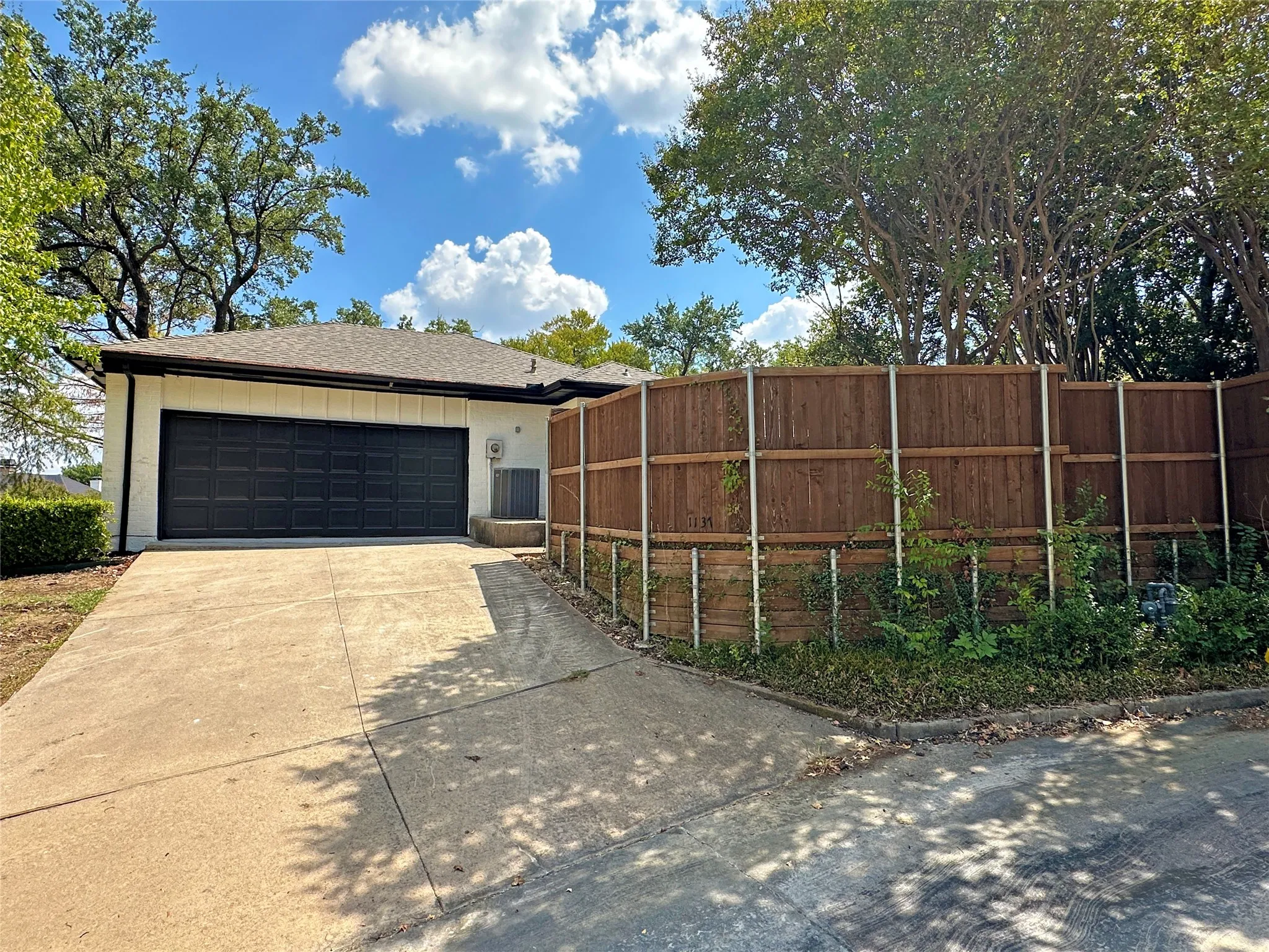 Single Family Residence For Sale in Dallas County , 1137 Seminary Ridge, Garland, Texas 75043, 3 Bedroom, 2 Bathroom, 2 Garage spaces, 2,204 Sqft, built in 1981, mls#21382820, Real Estate Agent in Garland, Homes For Sale in Dallas county, Homes For Sale in Garland, Realtor in Garland Texas, Real Estate Brokerage Independent Realty Texas, Luminita Cordes Realtor