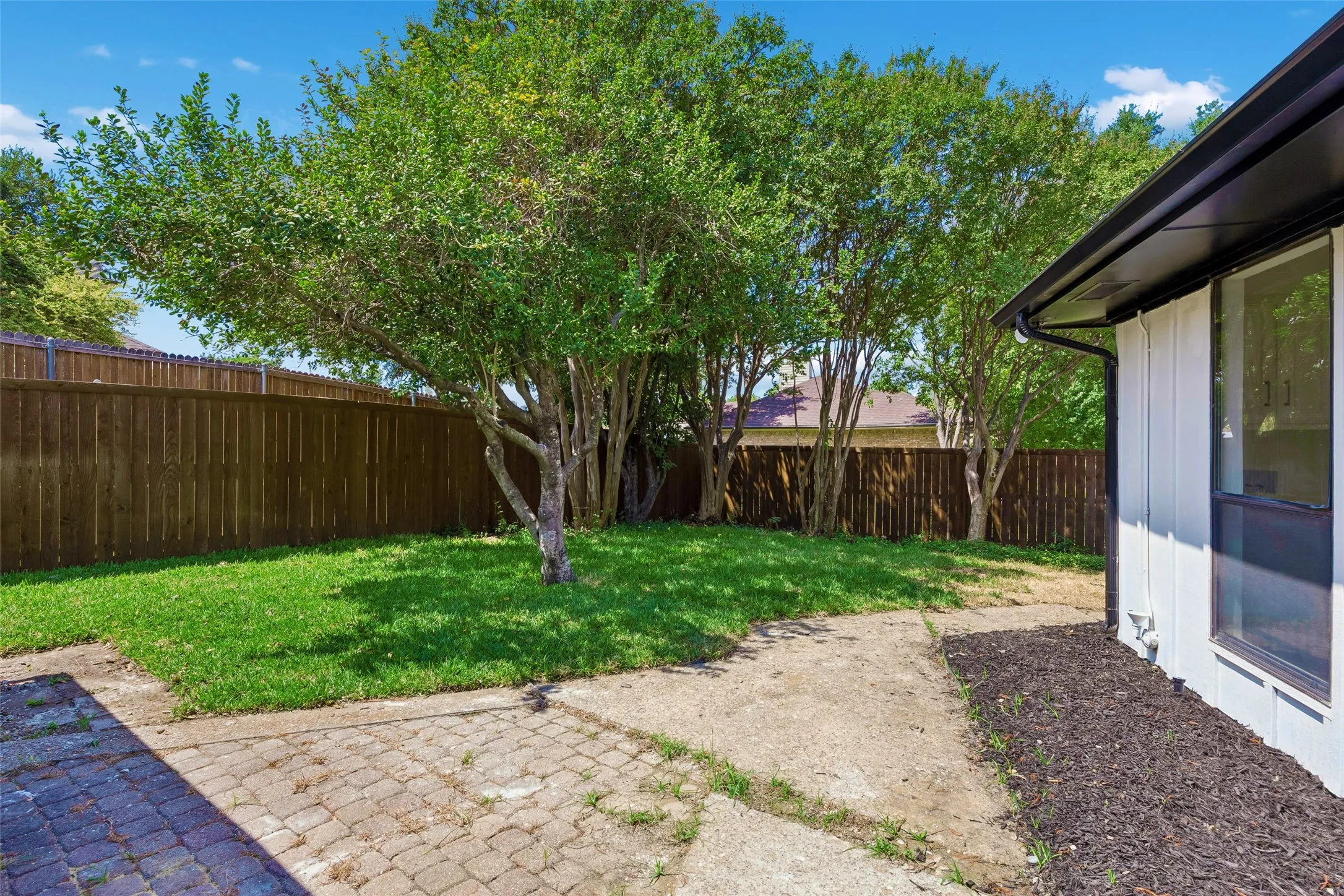 Single Family Residence For Sale in Dallas County , 1137 Seminary Ridge, Garland, Texas 75043, 3 Bedroom, 2 Bathroom, 2 Garage spaces, 2,204 Sqft, built in 1981, mls#21382820, Real Estate Agent in Garland, Homes For Sale in Dallas county, Homes For Sale in Garland, Realtor in Garland Texas, Real Estate Brokerage Independent Realty Texas, Luminita Cordes Realtor