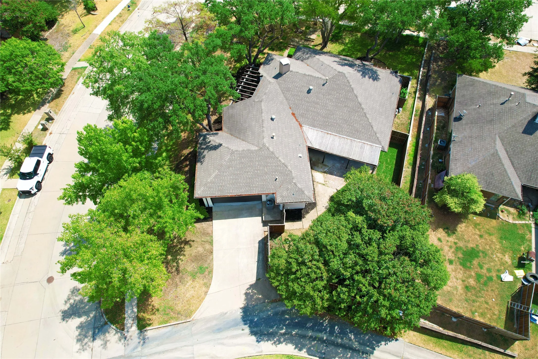 Single Family Residence For Sale in Dallas County , 1137 Seminary Ridge, Garland, Texas 75043, 3 Bedroom, 2 Bathroom, 2 Garage spaces, 2,204 Sqft, built in 1981, mls#21382820, Real Estate Agent in Garland, Homes For Sale in Dallas county, Homes For Sale in Garland, Realtor in Garland Texas, Real Estate Brokerage Independent Realty Texas, Luminita Cordes Realtor