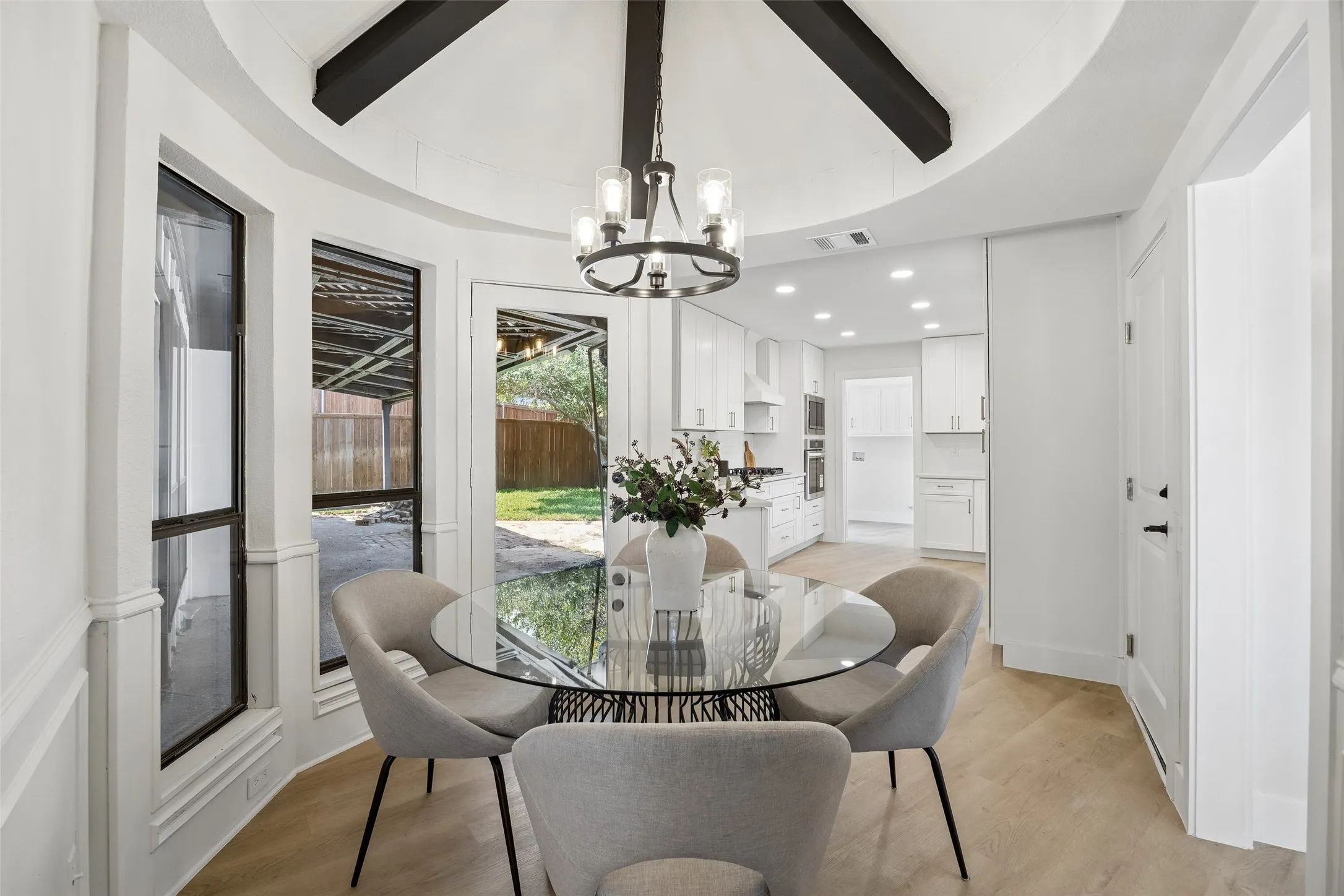 Single Family Residence For Sale in Dallas County , 1137 Seminary Ridge, Garland, Texas 75043, 3 Bedroom, 2 Bathroom, 2 Garage spaces, 2,204 Sqft, built in 1981, mls#21382820, Real Estate Agent in Garland, Homes For Sale in Dallas county, Homes For Sale in Garland, Realtor in Garland Texas, Real Estate Brokerage Independent Realty Texas, Luminita Cordes Realtor