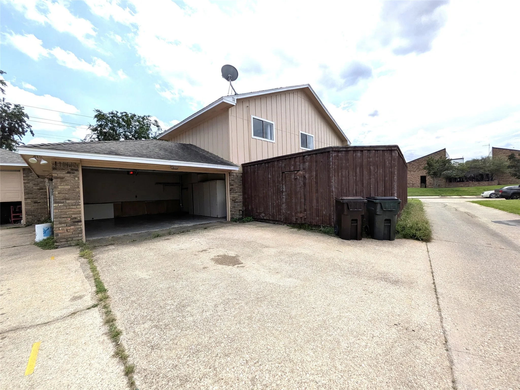 Single Family Residence For Rent in Collin County , 3302 Townbluff Place, Plano, Texas 75023, 3 Bedroom, 3 Bathroom, 2 Garage spaces, 1,517 Sqft, built in 1979, mls#21382925, Real Estate Agent in Plano, Homes For Rent in Collin county, Homes For Rent in Plano, Realtor in Plano Texas, Real Estate Brokerage Independent Realty Texas, Luminita Cordes Realtor