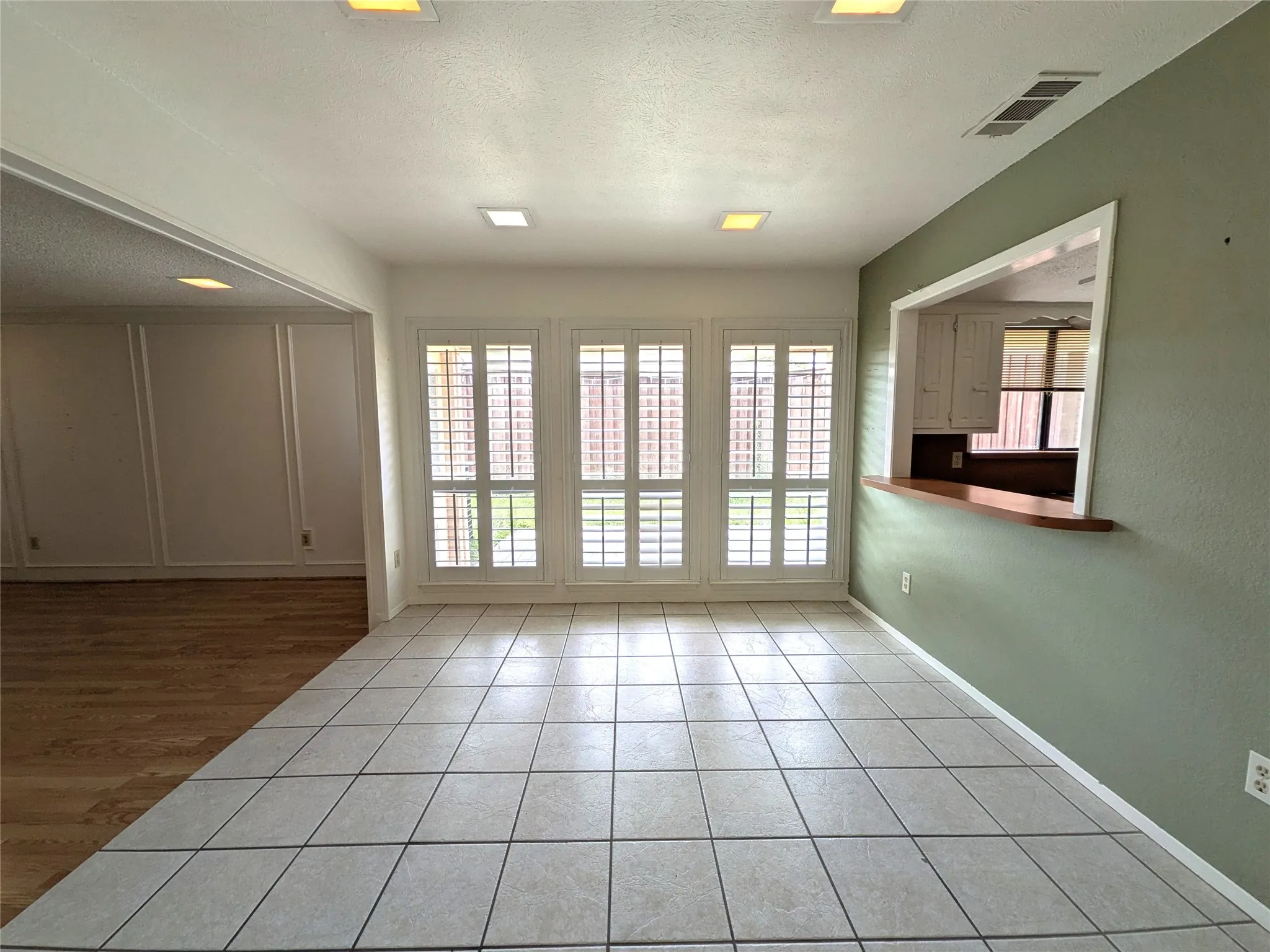 Single Family Residence For Rent in Collin County , 3302 Townbluff Place, Plano, Texas 75023, 3 Bedroom, 3 Bathroom, 2 Garage spaces, 1,517 Sqft, built in 1979, mls#21382925, Real Estate Agent in Plano, Homes For Rent in Collin county, Homes For Rent in Plano, Realtor in Plano Texas, Real Estate Brokerage Independent Realty Texas, Luminita Cordes Realtor