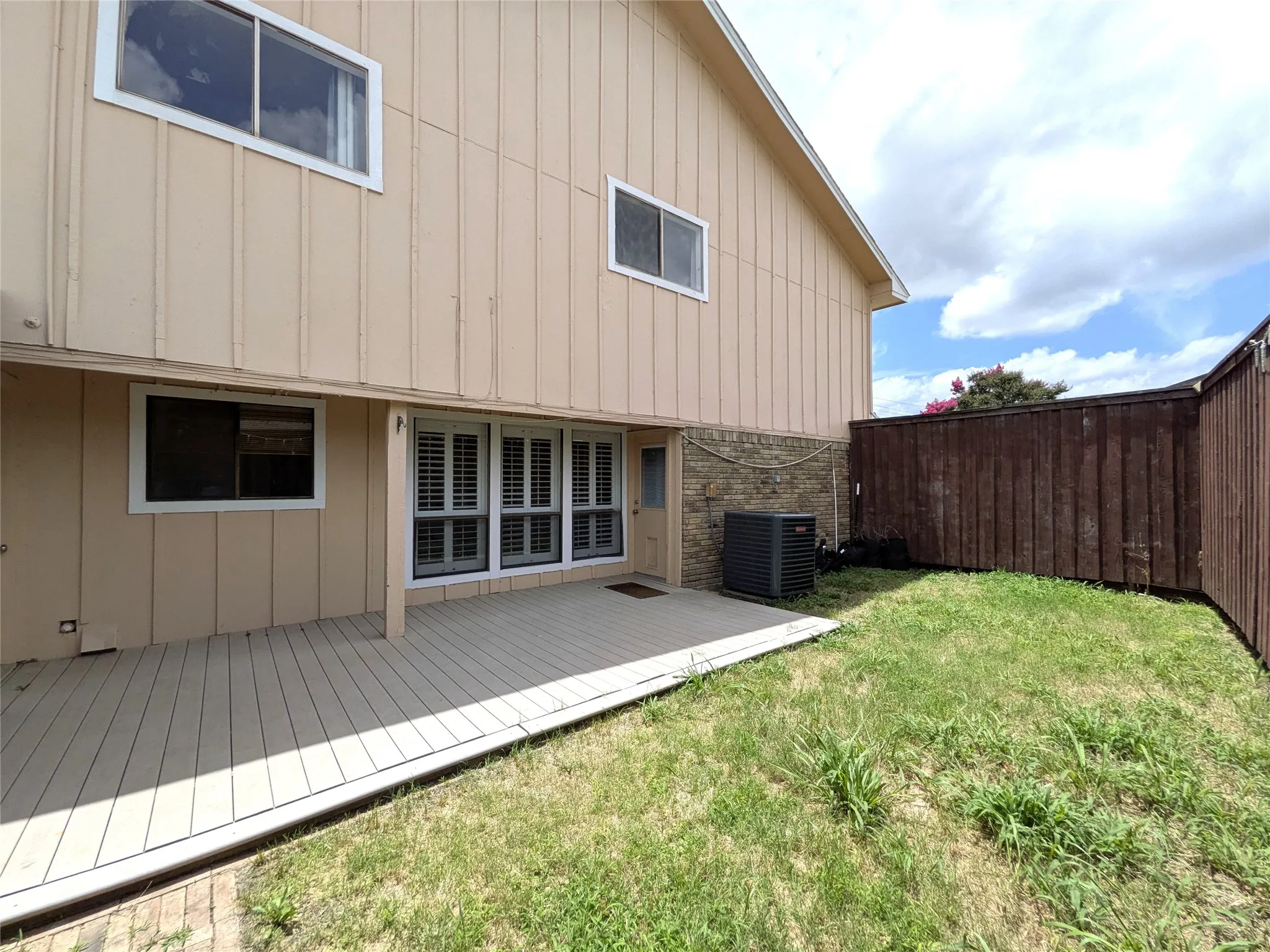 Single Family Residence For Rent in Collin County , 3302 Townbluff Place, Plano, Texas 75023, 3 Bedroom, 3 Bathroom, 2 Garage spaces, 1,517 Sqft, built in 1979, mls#21382925, Real Estate Agent in Plano, Homes For Rent in Collin county, Homes For Rent in Plano, Realtor in Plano Texas, Real Estate Brokerage Independent Realty Texas, Luminita Cordes Realtor