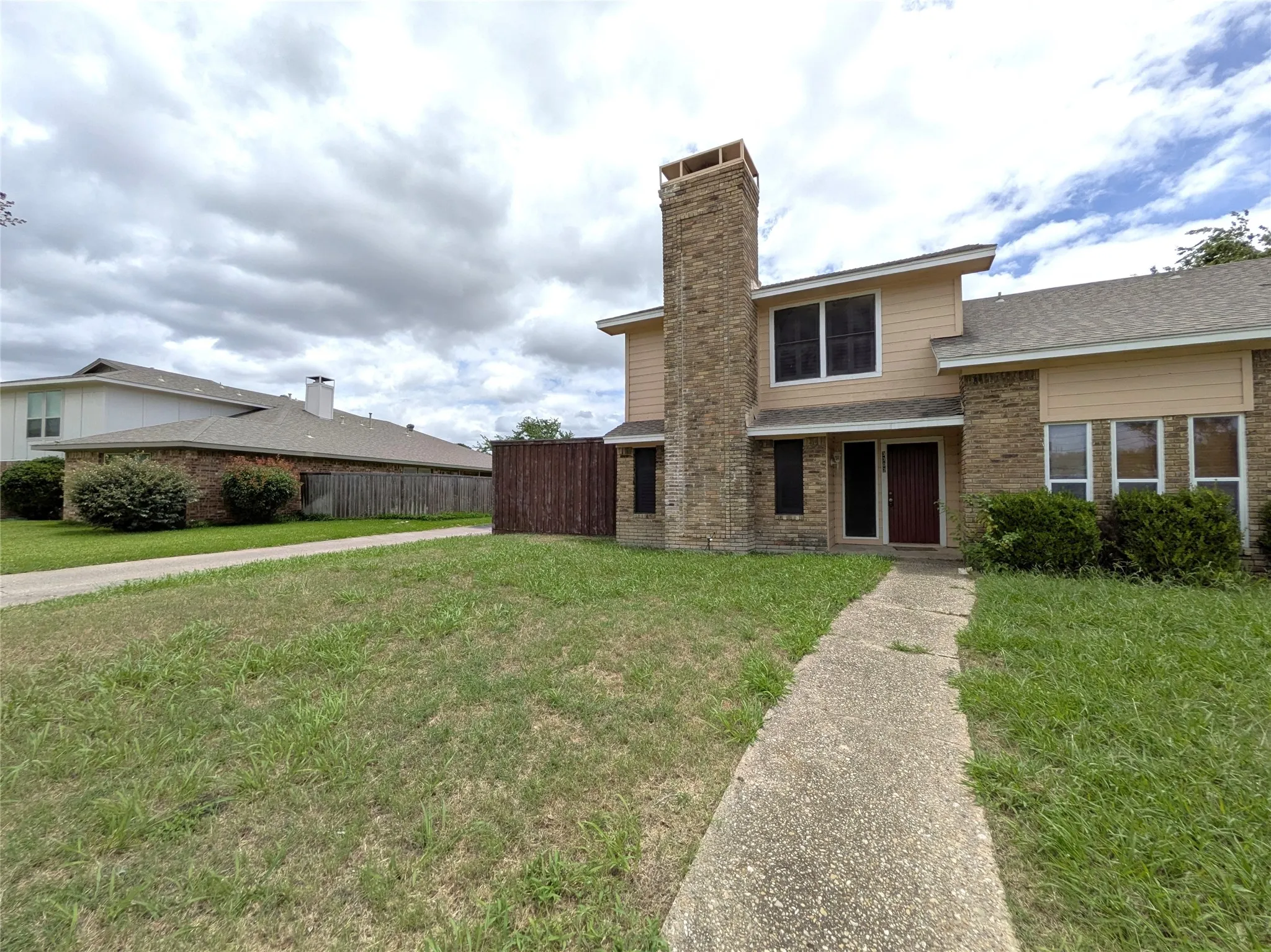 Single Family Residence For Rent in Collin County , 3302 Townbluff Place, Plano, Texas 75023, 3 Bedroom, 3 Bathroom, 2 Garage spaces, 1,517 Sqft, built in 1979, mls#21382925, Real Estate Agent in Plano, Homes For Rent in Collin county, Homes For Rent in Plano, Realtor in Plano Texas, Real Estate Brokerage Independent Realty Texas, Luminita Cordes Realtor