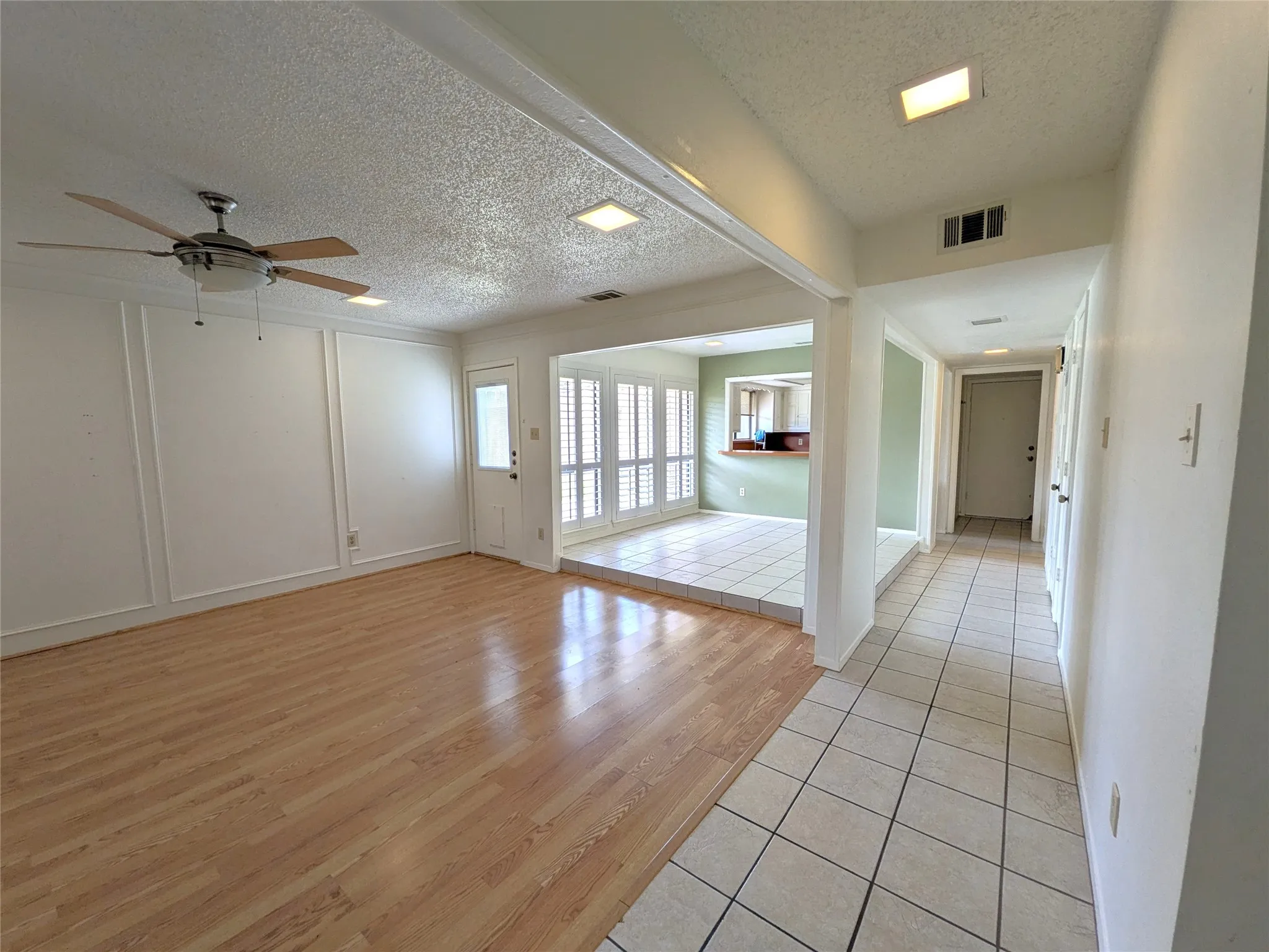 Single Family Residence For Rent in Collin County , 3302 Townbluff Place, Plano, Texas 75023, 3 Bedroom, 3 Bathroom, 2 Garage spaces, 1,517 Sqft, built in 1979, mls#21382925, Real Estate Agent in Plano, Homes For Rent in Collin county, Homes For Rent in Plano, Realtor in Plano Texas, Real Estate Brokerage Independent Realty Texas, Luminita Cordes Realtor