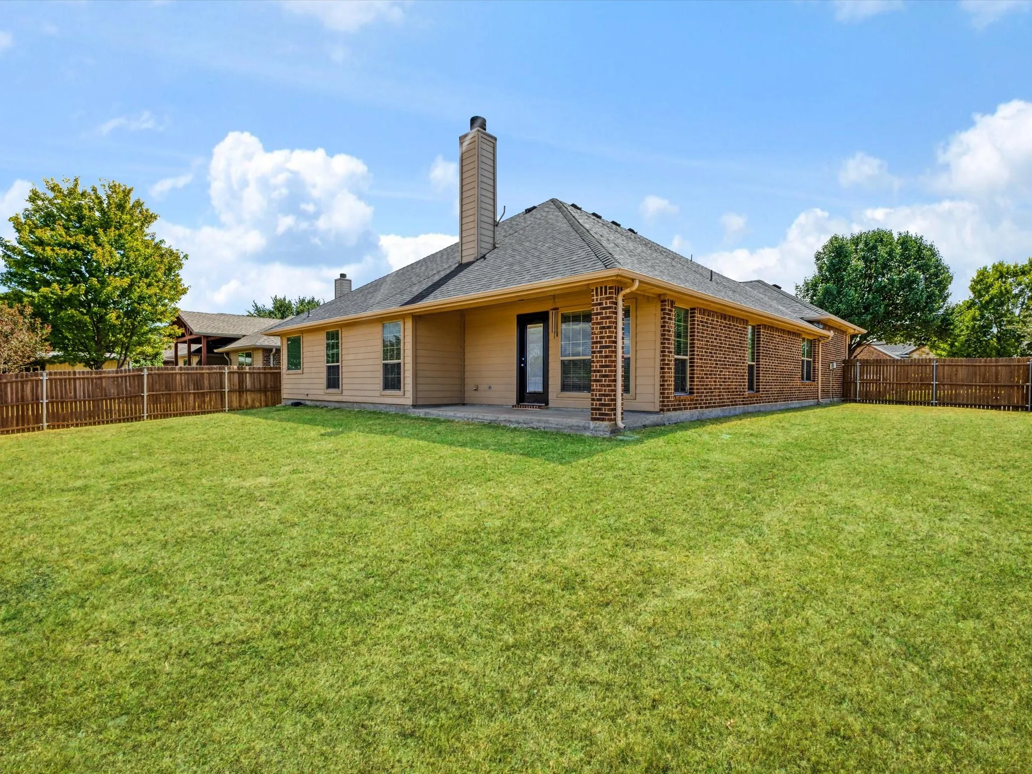 Single Family Residence For Sale in Ellis County , 113 Holly Street, Waxahachie, Texas 75165, 4 Bedroom, 3 Bathroom, 2 Garage spaces, 2,368 Sqft, built in 2012, mls#21371671, Real Estate Agent in Waxahachie, Homes For Sale in Ellis county, Homes For Sale in Waxahachie, Realtor in Waxahachie Texas, Real Estate Brokerage Independent Realty Texas, Luminita Cordes Realtor
