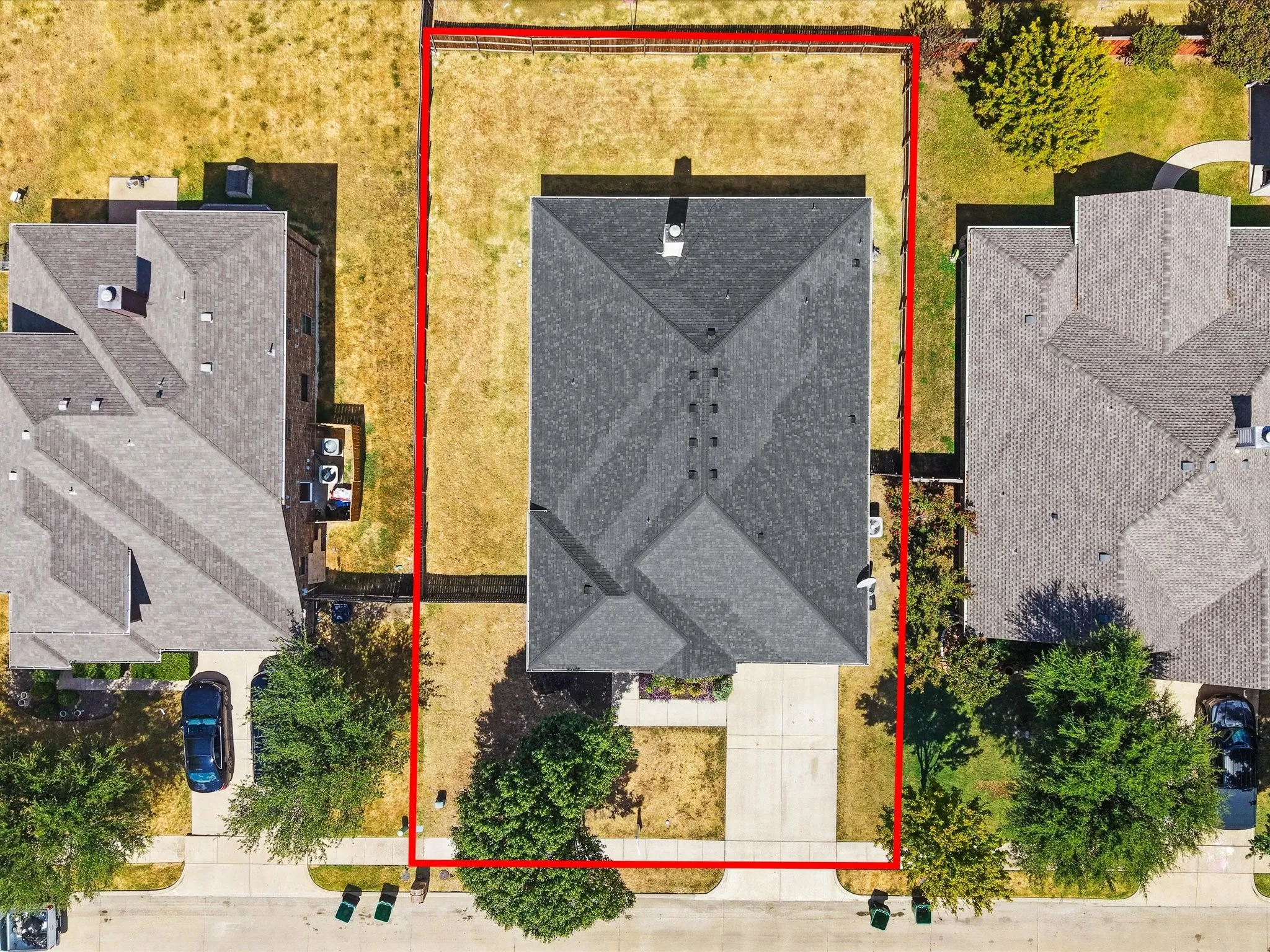Single Family Residence For Sale in Ellis County , 113 Holly Street, Waxahachie, Texas 75165, 4 Bedroom, 3 Bathroom, 2 Garage spaces, 2,368 Sqft, built in 2012, mls#21371671, Real Estate Agent in Waxahachie, Homes For Sale in Ellis county, Homes For Sale in Waxahachie, Realtor in Waxahachie Texas, Real Estate Brokerage Independent Realty Texas, Luminita Cordes Realtor