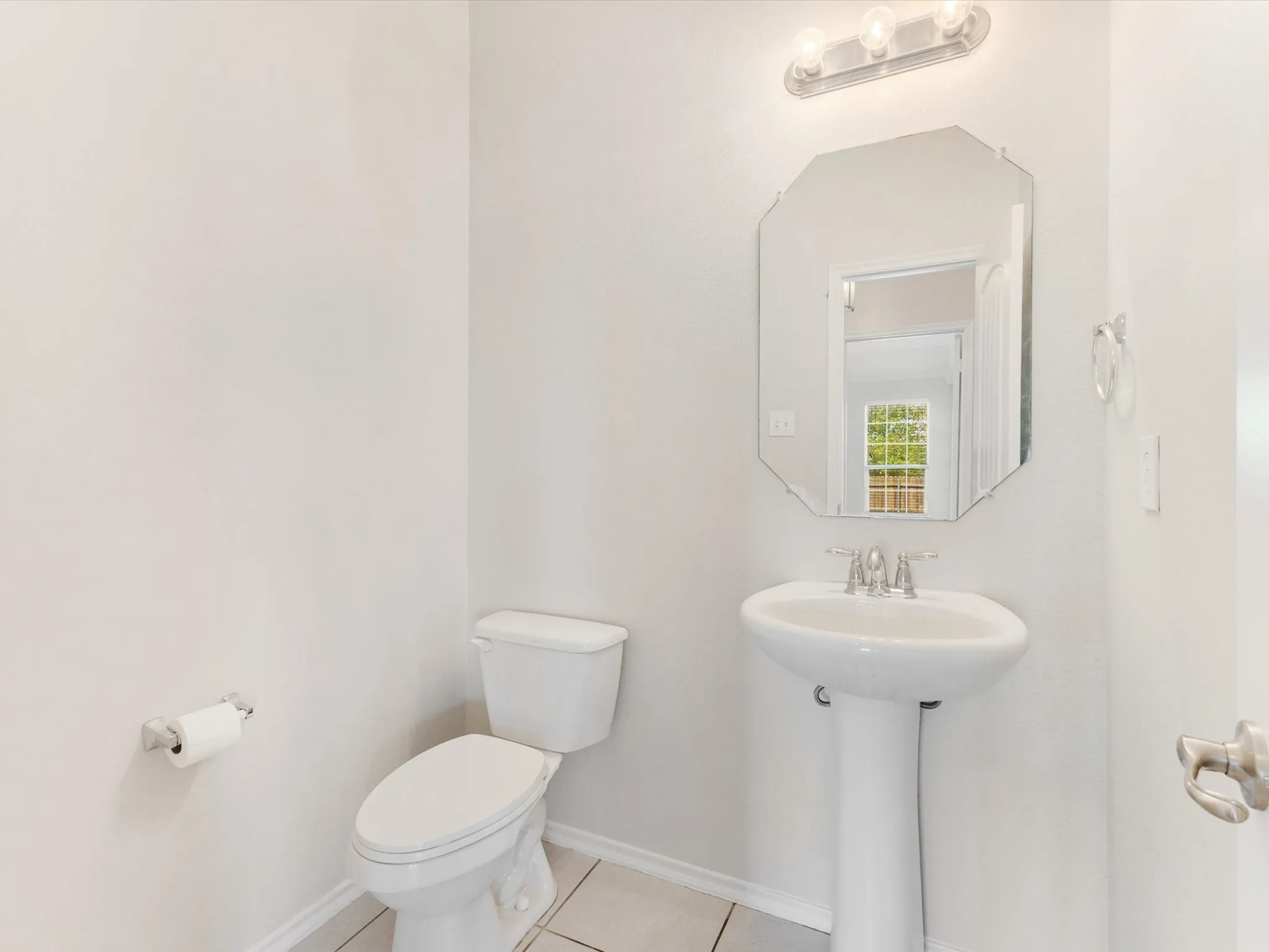 Half bath off the living room