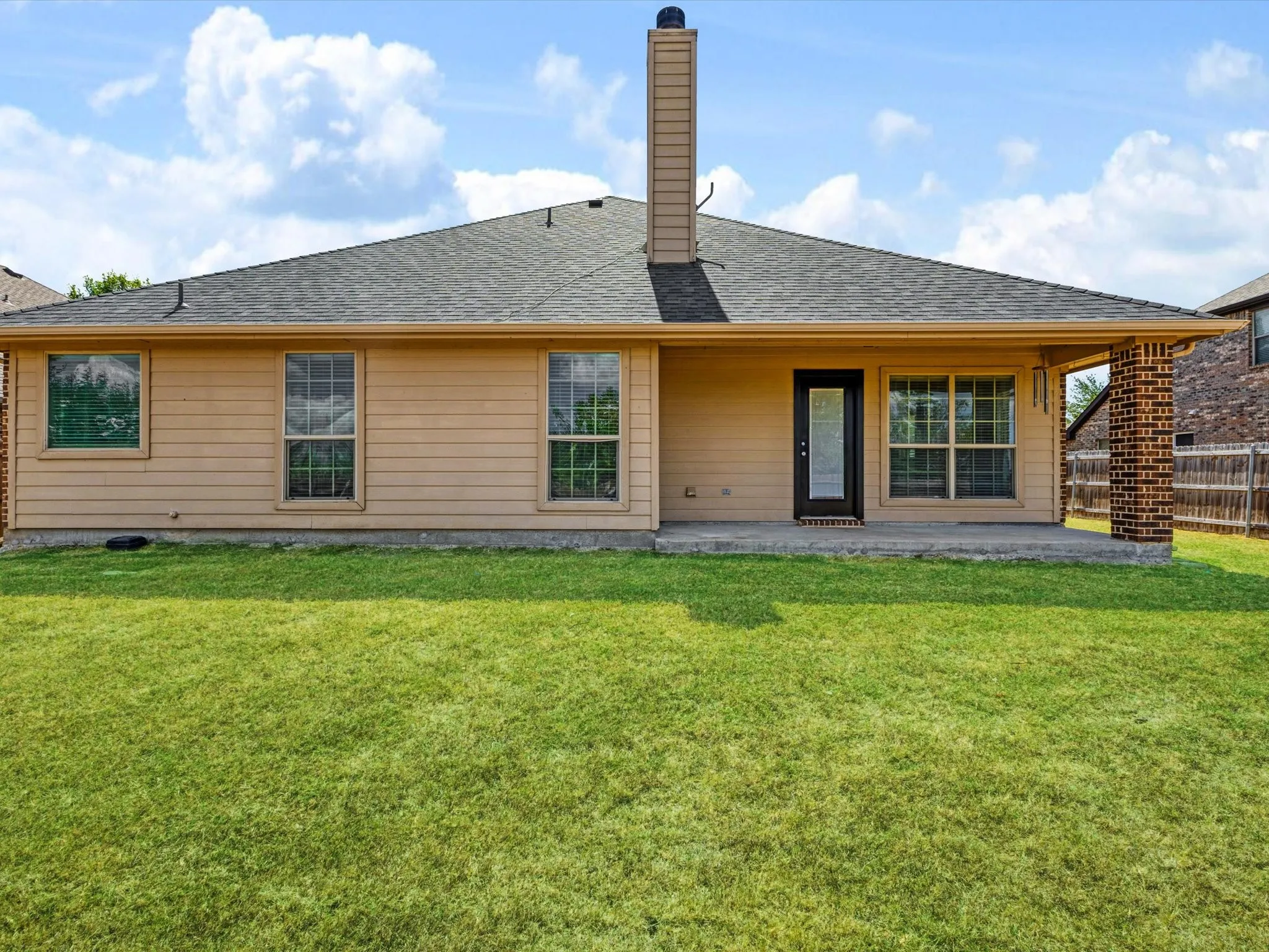 Single Family Residence For Sale in Ellis County , 113 Holly Street, Waxahachie, Texas 75165, 4 Bedroom, 3 Bathroom, 2 Garage spaces, 2,368 Sqft, built in 2012, mls#21371671, Real Estate Agent in Waxahachie, Homes For Sale in Ellis county, Homes For Sale in Waxahachie, Realtor in Waxahachie Texas, Real Estate Brokerage Independent Realty Texas, Luminita Cordes Realtor