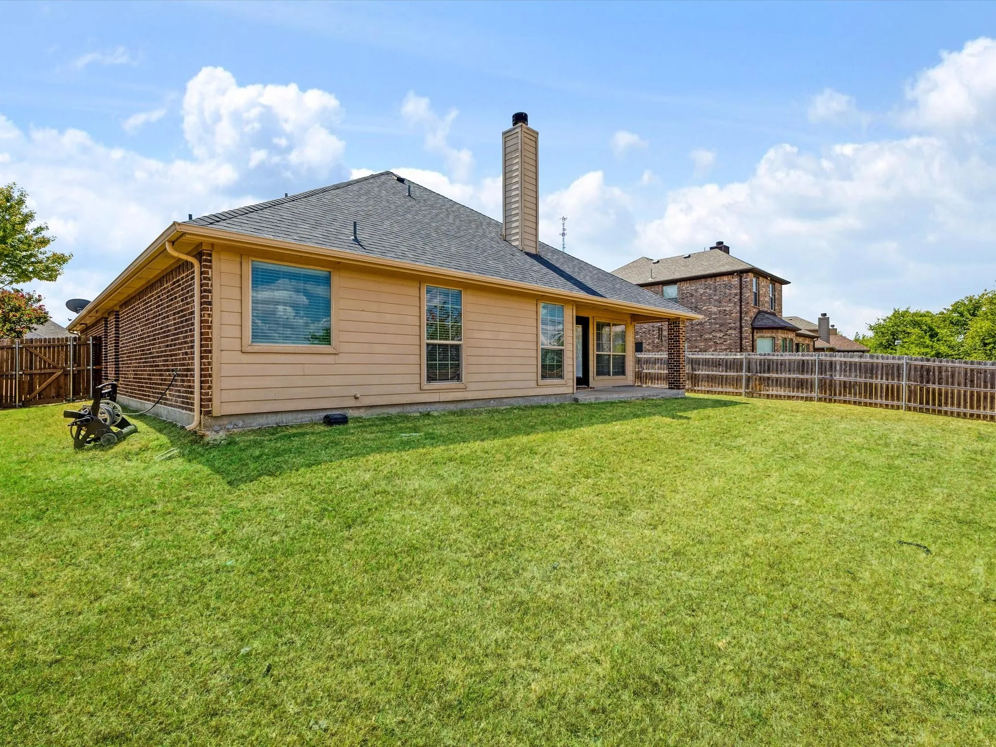 Single Family Residence For Sale in Ellis County , 113 Holly Street, Waxahachie, Texas 75165, 4 Bedroom, 3 Bathroom, 2 Garage spaces, 2,368 Sqft, built in 2012, mls#21371671, Real Estate Agent in Waxahachie, Homes For Sale in Ellis county, Homes For Sale in Waxahachie, Realtor in Waxahachie Texas, Real Estate Brokerage Independent Realty Texas, Luminita Cordes Realtor