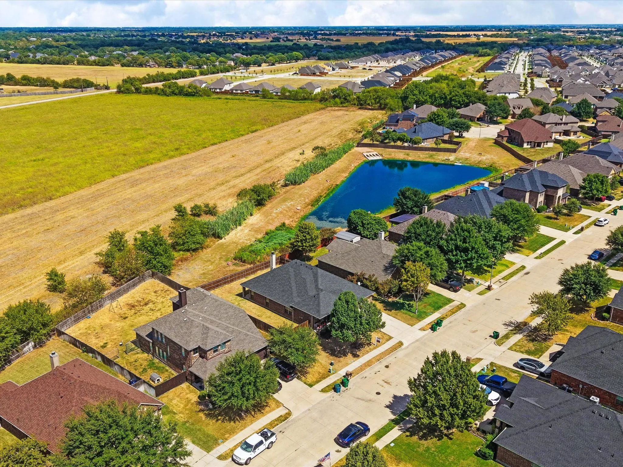 Single Family Residence For Sale in Ellis County , 113 Holly Street, Waxahachie, Texas 75165, 4 Bedroom, 3 Bathroom, 2 Garage spaces, 2,368 Sqft, built in 2012, mls#21371671, Real Estate Agent in Waxahachie, Homes For Sale in Ellis county, Homes For Sale in Waxahachie, Realtor in Waxahachie Texas, Real Estate Brokerage Independent Realty Texas, Luminita Cordes Realtor