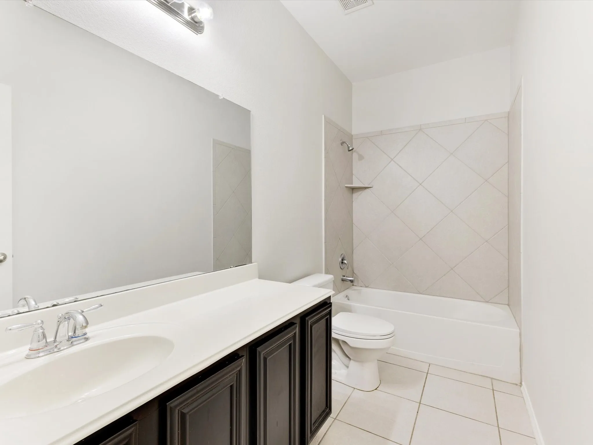 Single Family Residence For Sale in Ellis County , 113 Holly Street, Waxahachie, Texas 75165, 4 Bedroom, 3 Bathroom, 2 Garage spaces, 2,368 Sqft, built in 2012, mls#21371671, Real Estate Agent in Waxahachie, Homes For Sale in Ellis county, Homes For Sale in Waxahachie, Realtor in Waxahachie Texas, Real Estate Brokerage Independent Realty Texas, Luminita Cordes Realtor
