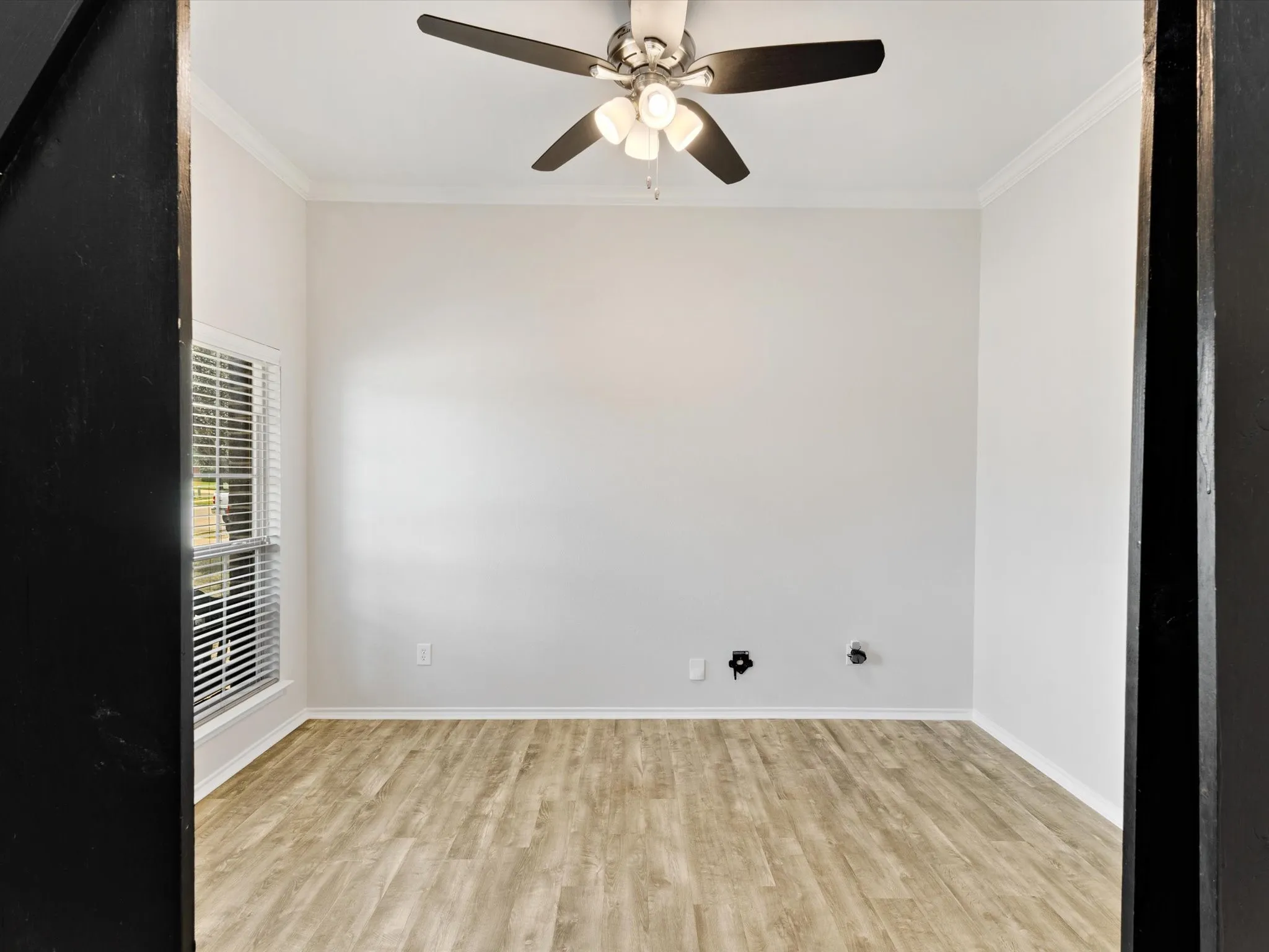 Single Family Residence For Sale in Ellis County , 113 Holly Street, Waxahachie, Texas 75165, 4 Bedroom, 3 Bathroom, 2 Garage spaces, 2,368 Sqft, built in 2012, mls#21371671, Real Estate Agent in Waxahachie, Homes For Sale in Ellis county, Homes For Sale in Waxahachie, Realtor in Waxahachie Texas, Real Estate Brokerage Independent Realty Texas, Luminita Cordes Realtor