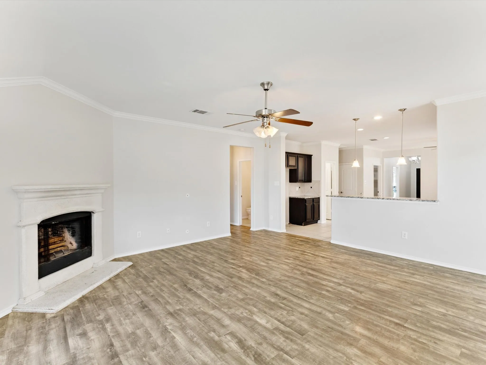 Single Family Residence For Sale in Ellis County , 113 Holly Street, Waxahachie, Texas 75165, 4 Bedroom, 3 Bathroom, 2 Garage spaces, 2,368 Sqft, built in 2012, mls#21371671, Real Estate Agent in Waxahachie, Homes For Sale in Ellis county, Homes For Sale in Waxahachie, Realtor in Waxahachie Texas, Real Estate Brokerage Independent Realty Texas, Luminita Cordes Realtor