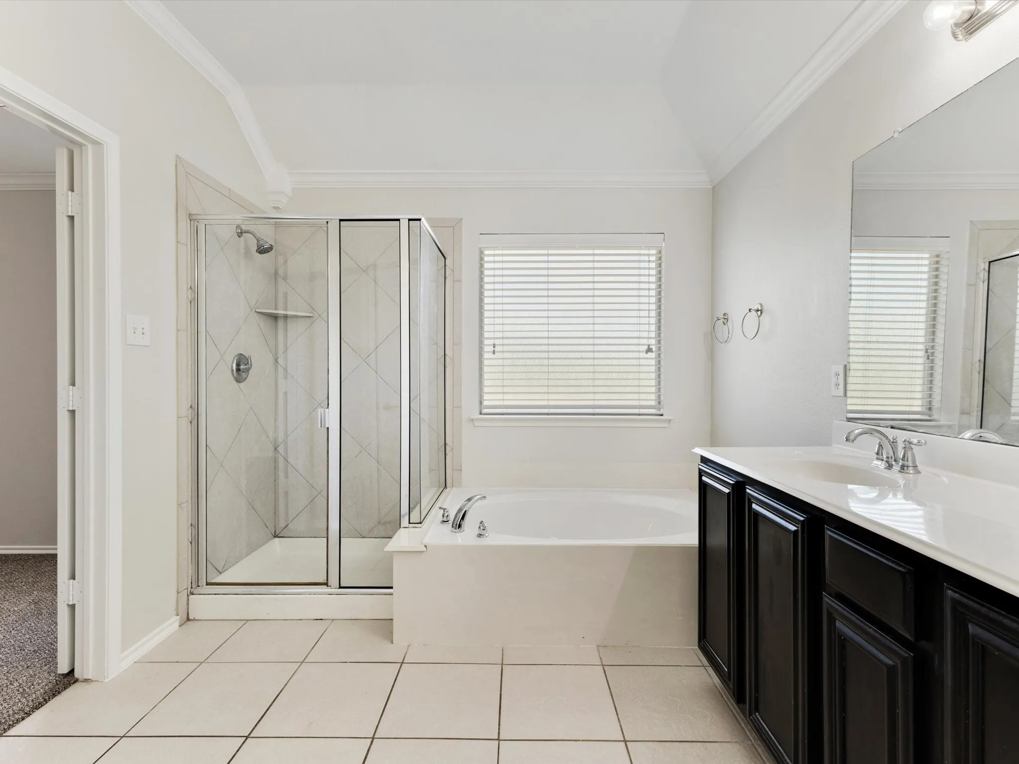 Single Family Residence For Sale in Ellis County , 113 Holly Street, Waxahachie, Texas 75165, 4 Bedroom, 3 Bathroom, 2 Garage spaces, 2,368 Sqft, built in 2012, mls#21371671, Real Estate Agent in Waxahachie, Homes For Sale in Ellis county, Homes For Sale in Waxahachie, Realtor in Waxahachie Texas, Real Estate Brokerage Independent Realty Texas, Luminita Cordes Realtor