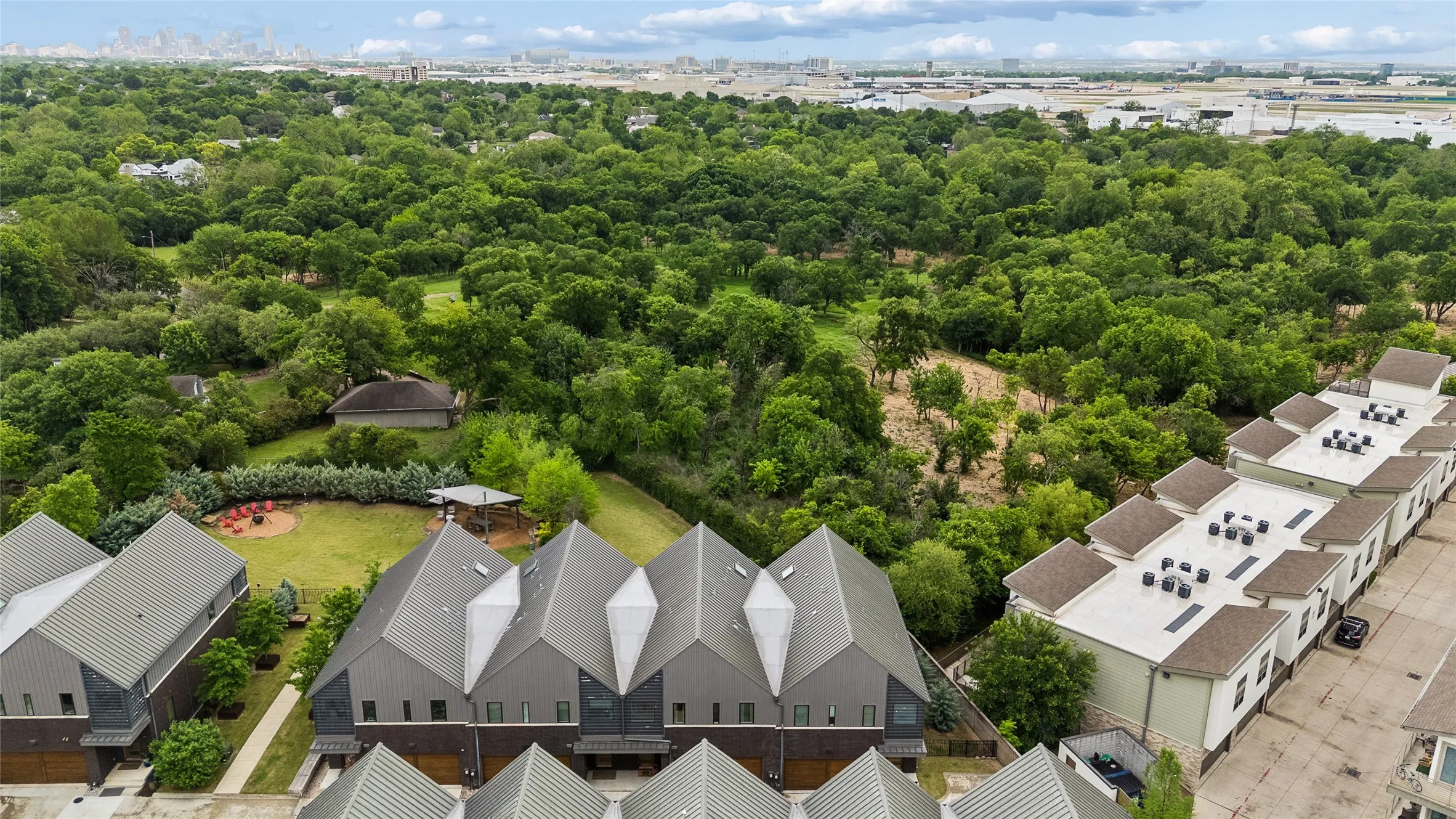 Townhouse For Sale in Dallas County , 3922 Redding Row, Dallas, Texas 75220, 3 Bedroom, 3 Bathroom, 2 Garage spaces, 2,700 Sqft, built in 2021, mls#21377166, Real Estate Agent in Dallas, Homes For Sale in Dallas county, Homes For Sale in Dallas, Realtor in Dallas Texas, Real Estate Brokerage Independent Realty Texas, Luminita Cordes Realtor