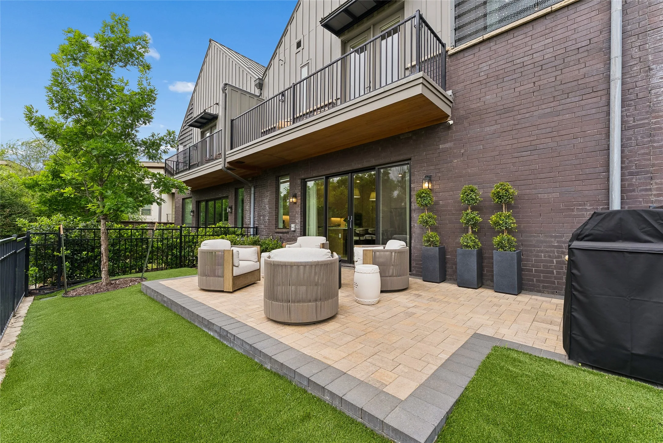 Townhouse For Sale in Dallas County , 3922 Redding Row, Dallas, Texas 75220, 3 Bedroom, 3 Bathroom, 2 Garage spaces, 2,700 Sqft, built in 2021, mls#21377166, Real Estate Agent in Dallas, Homes For Sale in Dallas county, Homes For Sale in Dallas, Realtor in Dallas Texas, Real Estate Brokerage Independent Realty Texas, Luminita Cordes Realtor