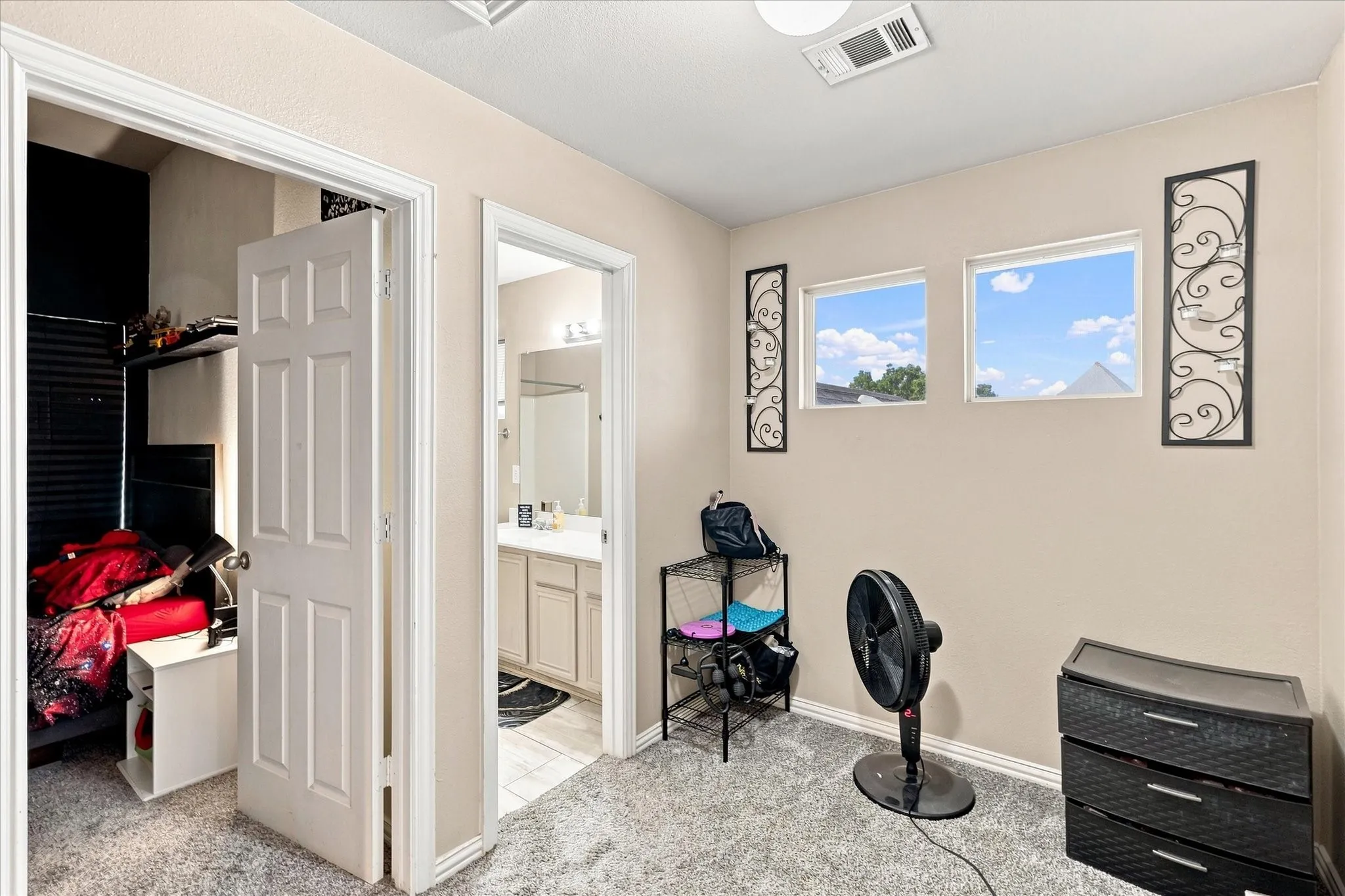 Single Family Residence For Sale in Denton County , 1395 Portsmouth Drive, Providence Village, Texas 76227, 4 Bedroom, 3 Bathroom, 2 Garage spaces, 1,609 Sqft, built in 2004, mls#21380800, Real Estate Agent in Providence Village, Homes For Sale in Denton county, Homes For Sale in Providence Village, Realtor in Providence Village Texas, Real Estate Brokerage Independent Realty Texas, Luminita Cordes Realtor
