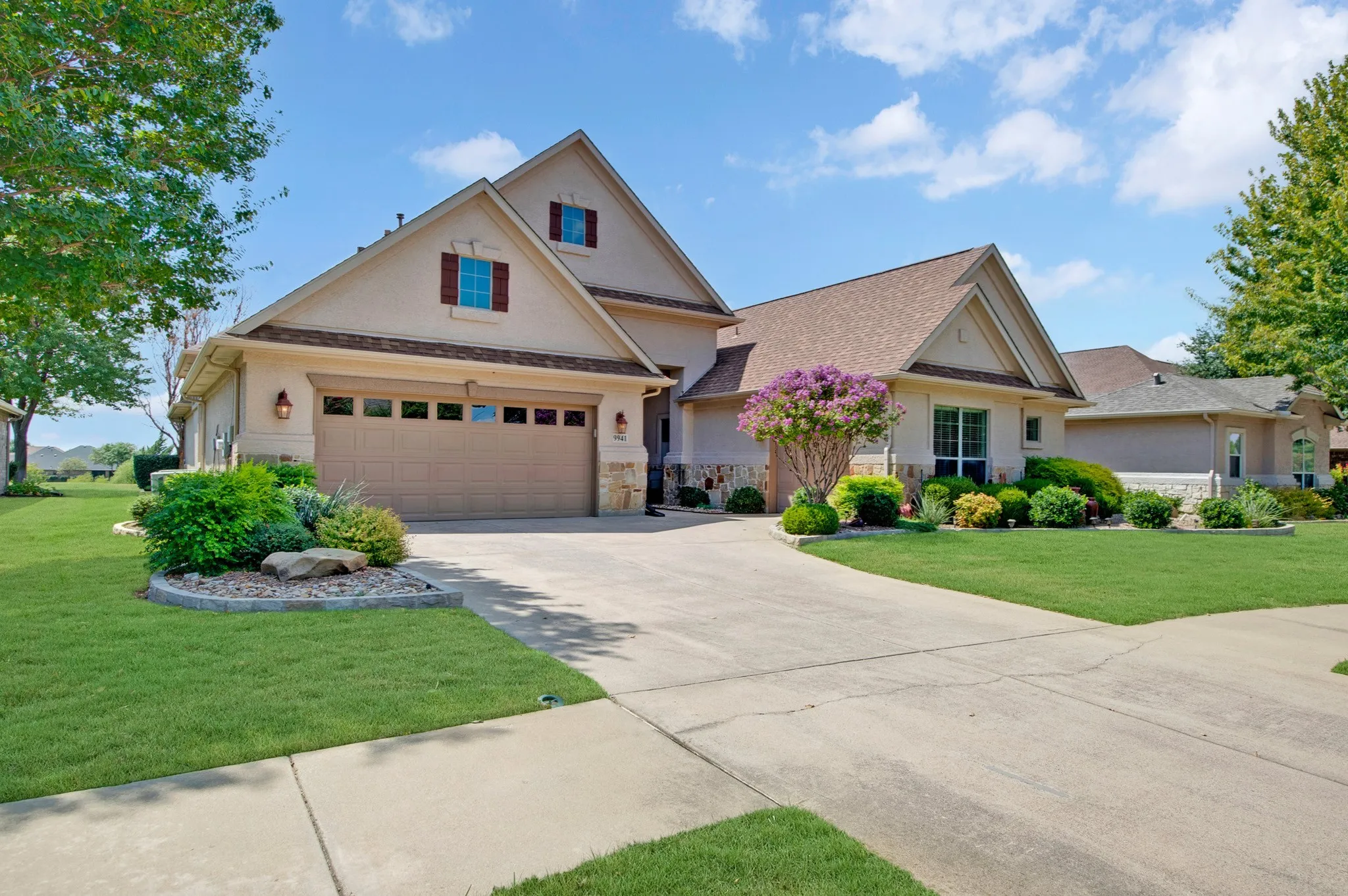 Lovely landscaping!