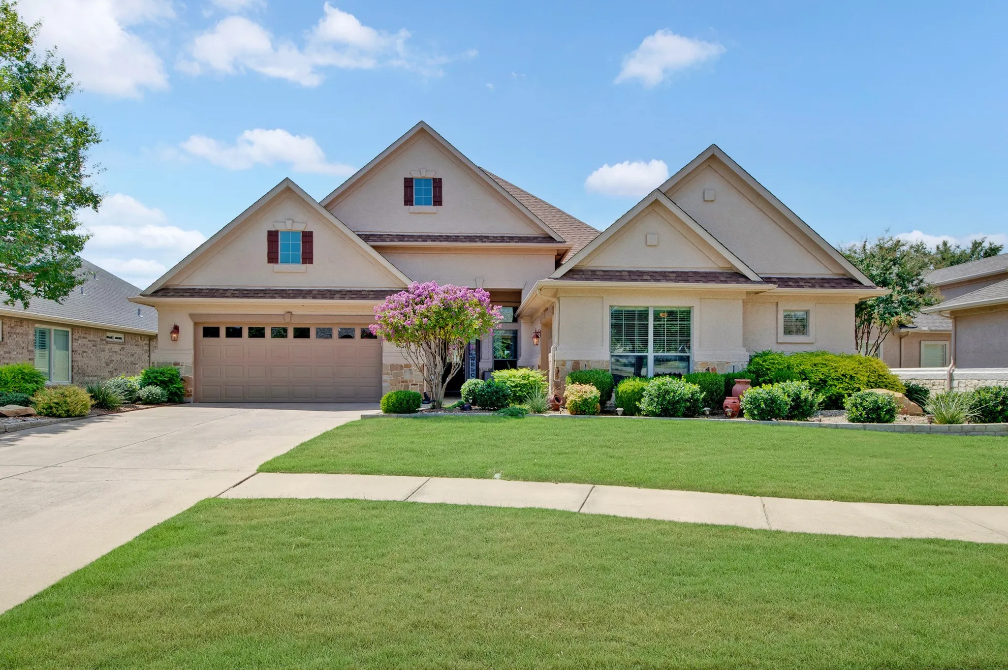 Wonderful curb appeal!