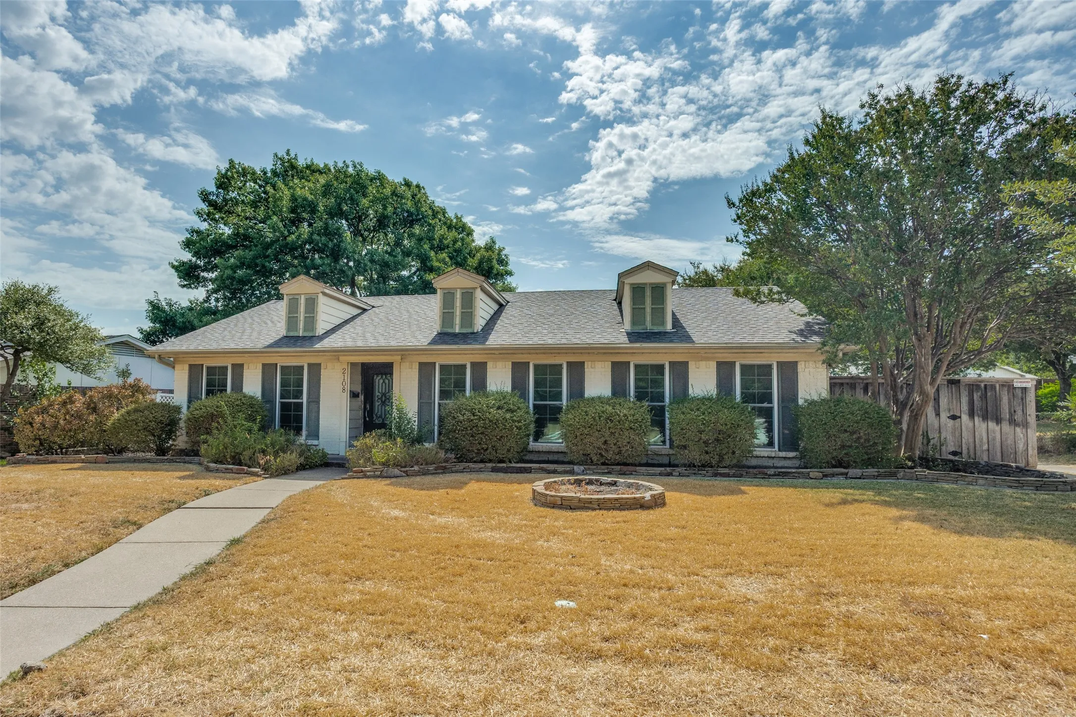 Single Family Residence For Sale in Dallas County , 2108 Custer Parkway, Richardson, Texas 75080, 3 Bedroom, 2 Bathroom, Garage spaces, 1,480 Sqft, built in 1967, mls#21381716, Real Estate Agent in Richardson, Homes For Sale in Dallas county, Homes For Sale in Richardson, Realtor in Richardson Texas, Real Estate Brokerage Independent Realty Texas, Luminita Cordes Realtor