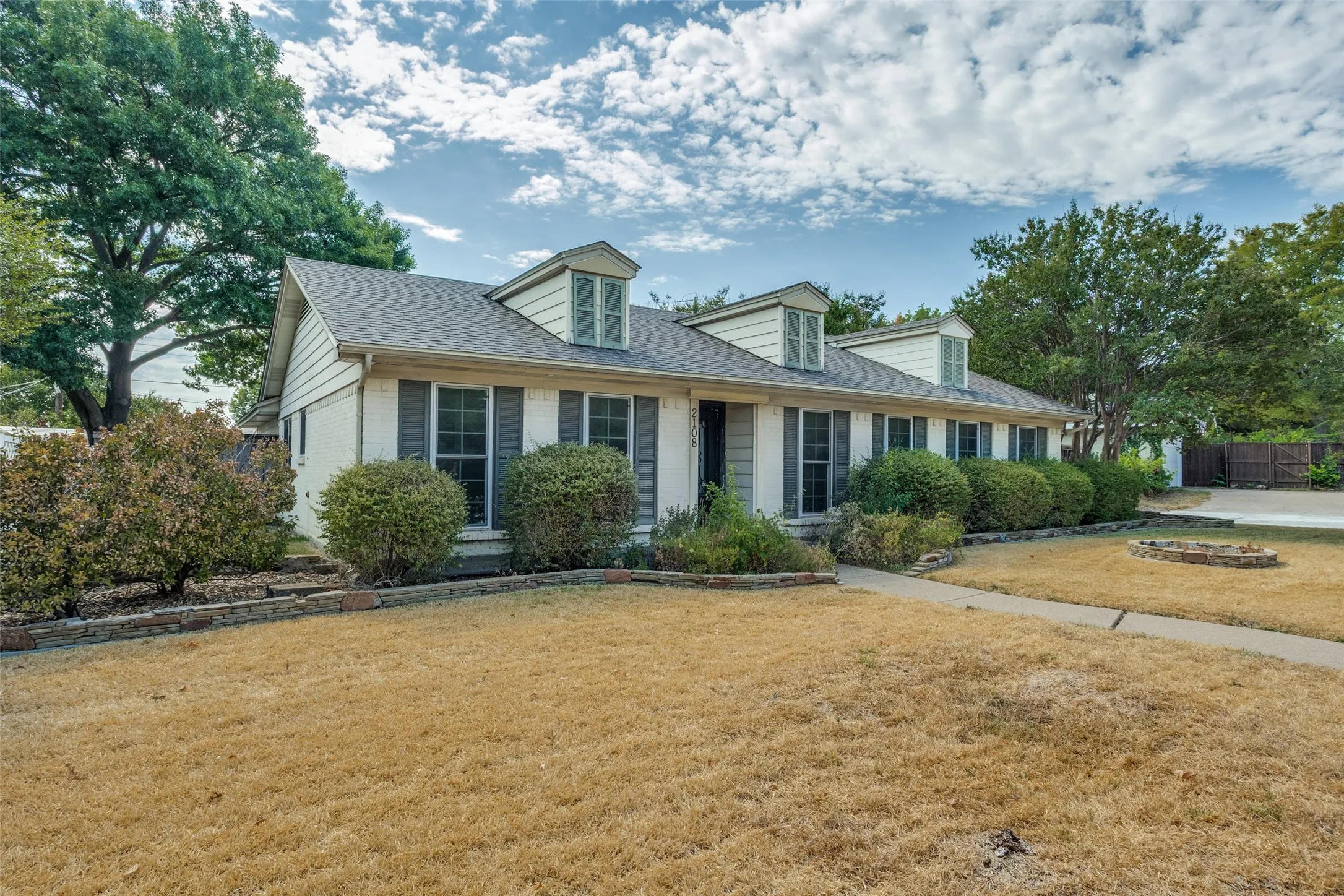 Single Family Residence For Sale in Dallas County , 2108 Custer Parkway, Richardson, Texas 75080, 3 Bedroom, 2 Bathroom, Garage spaces, 1,480 Sqft, built in 1967, mls#21381716, Real Estate Agent in Richardson, Homes For Sale in Dallas county, Homes For Sale in Richardson, Realtor in Richardson Texas, Real Estate Brokerage Independent Realty Texas, Luminita Cordes Realtor
