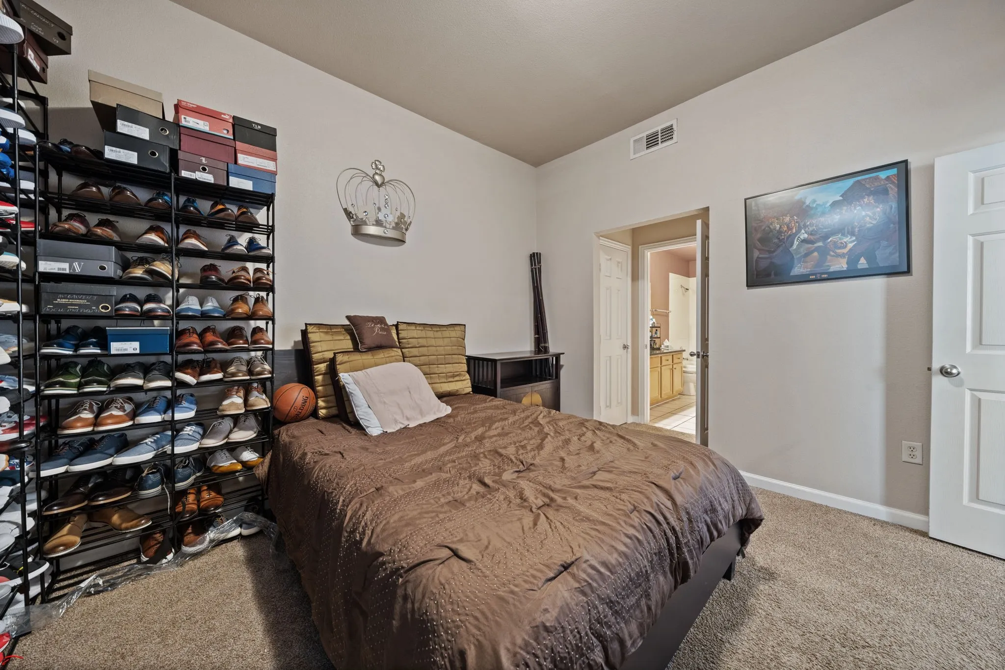 Condominium For Sale in Dallas County , 2305 Worthington Street 108, Dallas, Texas 75204, 2 Bedroom, 2 Bathroom, 2 Garage spaces, 1,295 Sqft, built in 1999, mls#21377136, Real Estate Agent in Dallas, Homes For Sale in Dallas county, Homes For Sale in Dallas, Realtor in Dallas Texas, Real Estate Brokerage Independent Realty Texas, Luminita Cordes Realtor