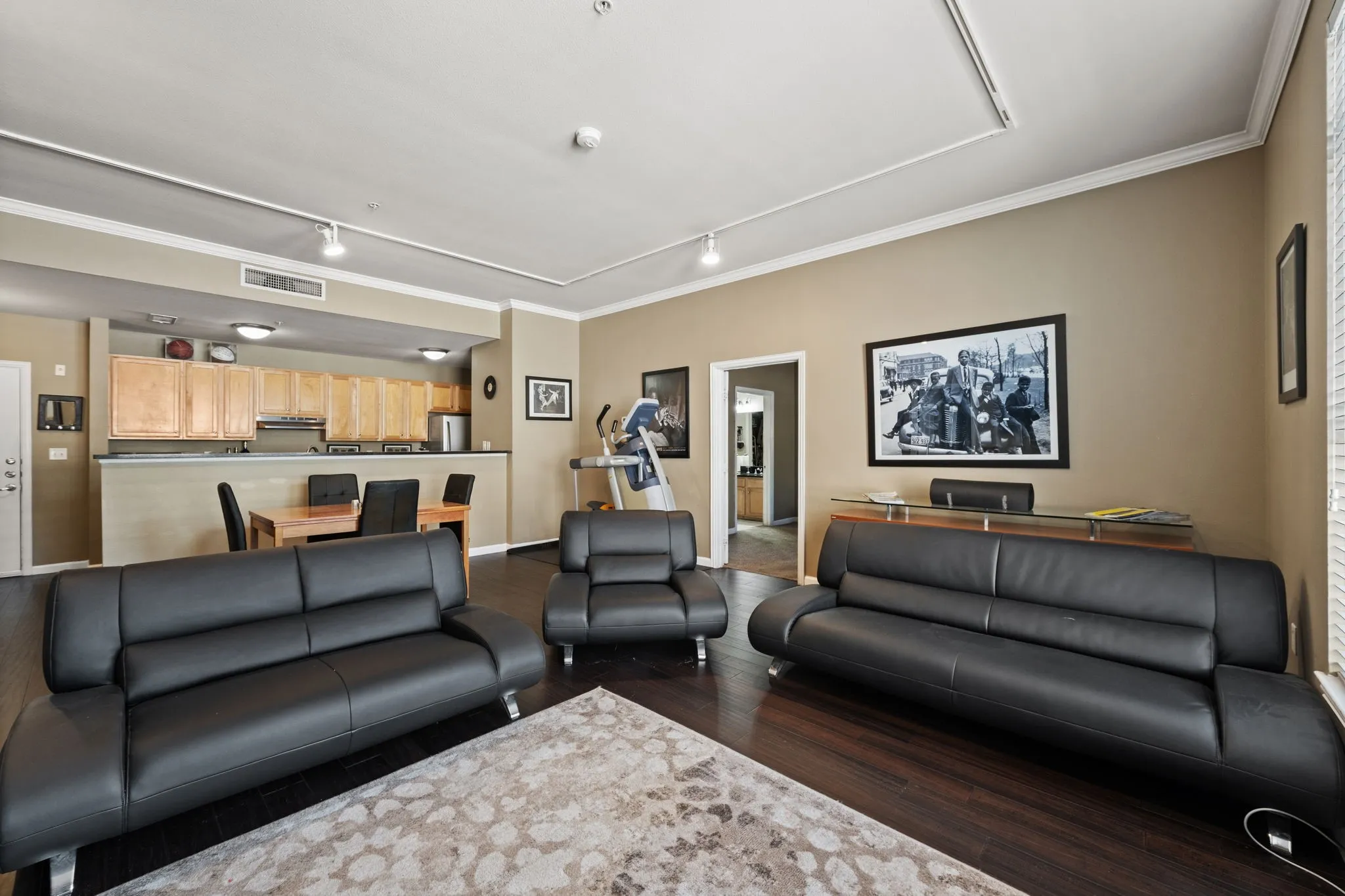 Condominium For Sale in Dallas County , 2305 Worthington Street 108, Dallas, Texas 75204, 2 Bedroom, 2 Bathroom, 2 Garage spaces, 1,295 Sqft, built in 1999, mls#21377136, Real Estate Agent in Dallas, Homes For Sale in Dallas county, Homes For Sale in Dallas, Realtor in Dallas Texas, Real Estate Brokerage Independent Realty Texas, Luminita Cordes Realtor