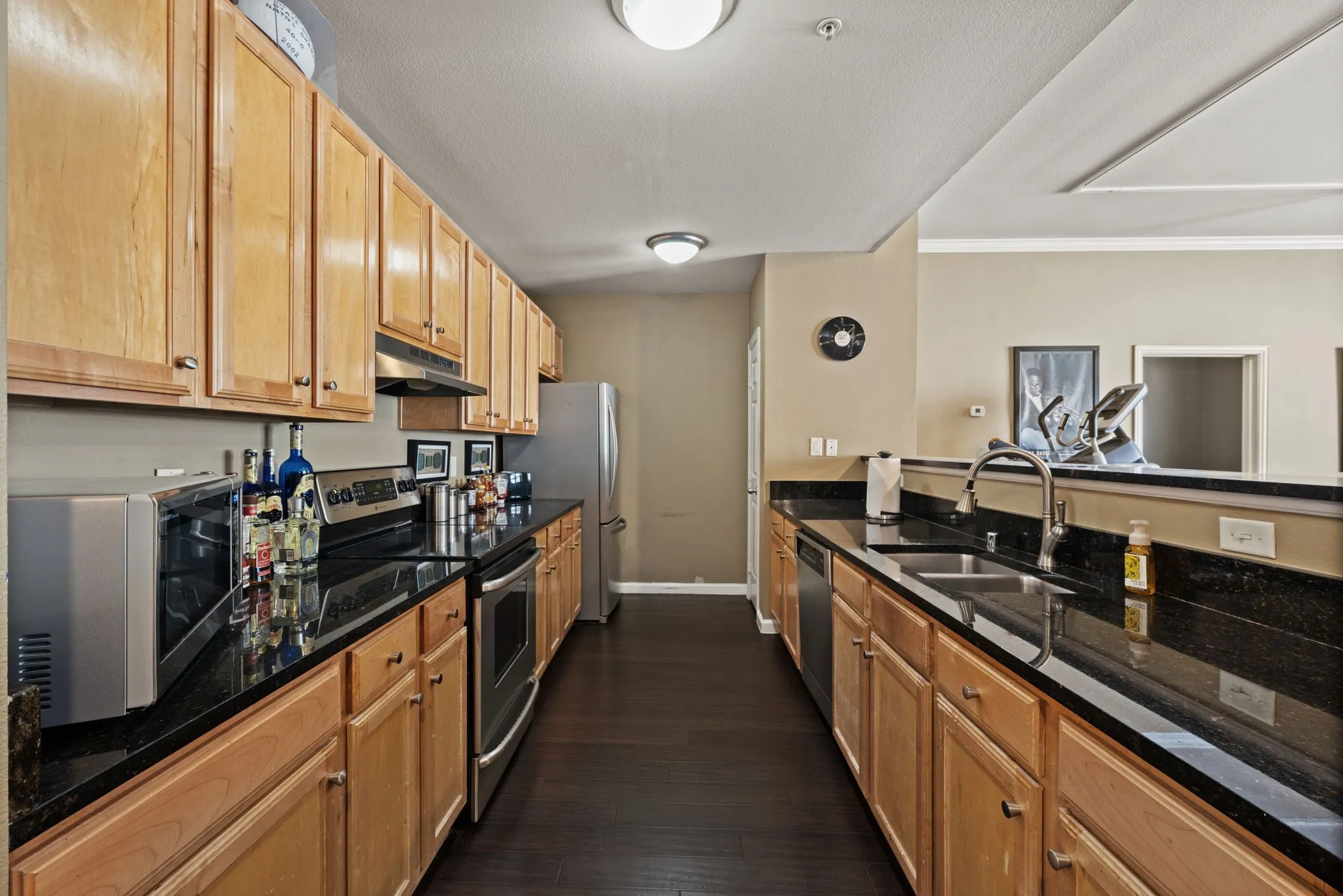 Condominium For Sale in Dallas County , 2305 Worthington Street 108, Dallas, Texas 75204, 2 Bedroom, 2 Bathroom, 2 Garage spaces, 1,295 Sqft, built in 1999, mls#21377136, Real Estate Agent in Dallas, Homes For Sale in Dallas county, Homes For Sale in Dallas, Realtor in Dallas Texas, Real Estate Brokerage Independent Realty Texas, Luminita Cordes Realtor