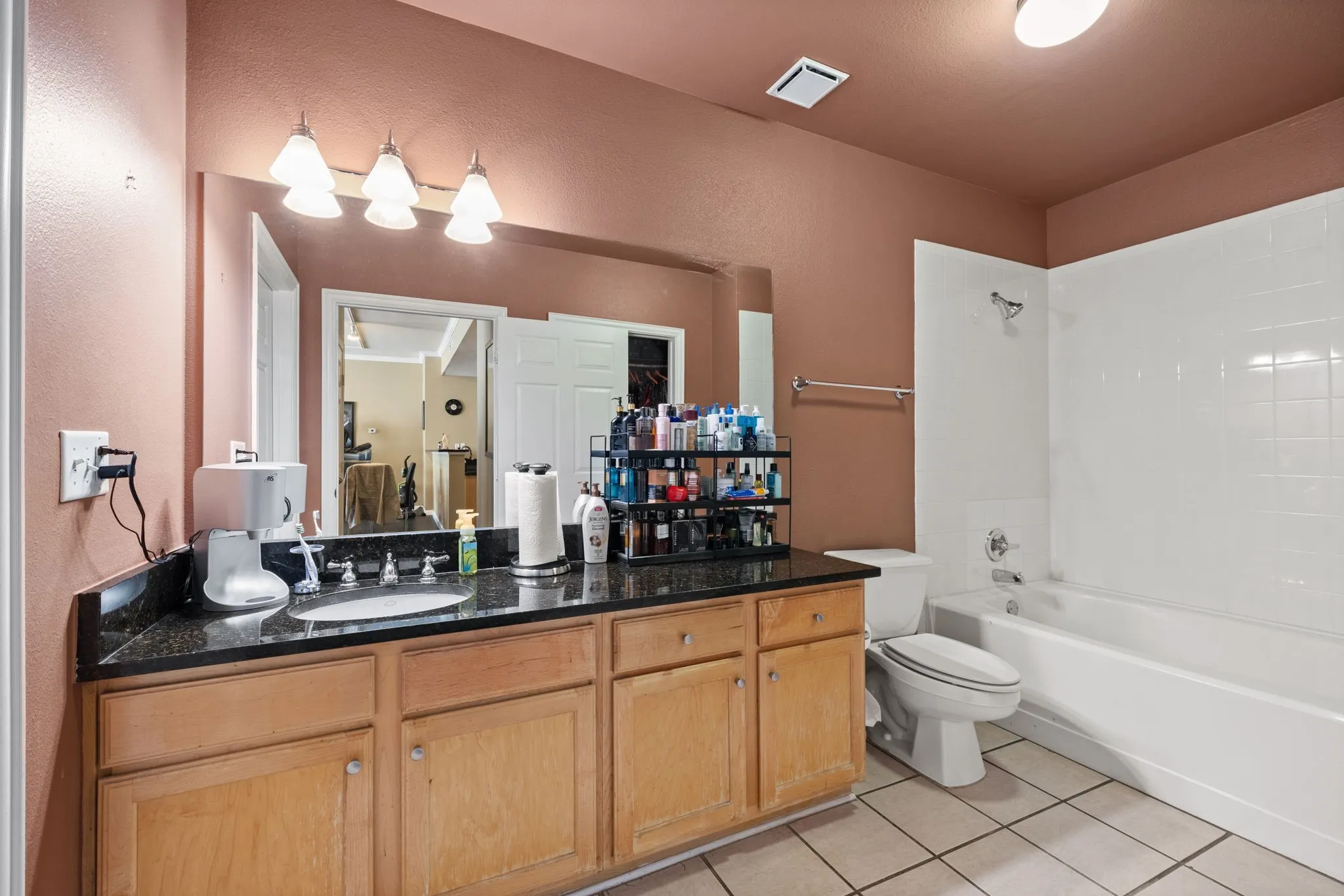 Condominium For Sale in Dallas County , 2305 Worthington Street 108, Dallas, Texas 75204, 2 Bedroom, 2 Bathroom, 2 Garage spaces, 1,295 Sqft, built in 1999, mls#21377136, Real Estate Agent in Dallas, Homes For Sale in Dallas county, Homes For Sale in Dallas, Realtor in Dallas Texas, Real Estate Brokerage Independent Realty Texas, Luminita Cordes Realtor