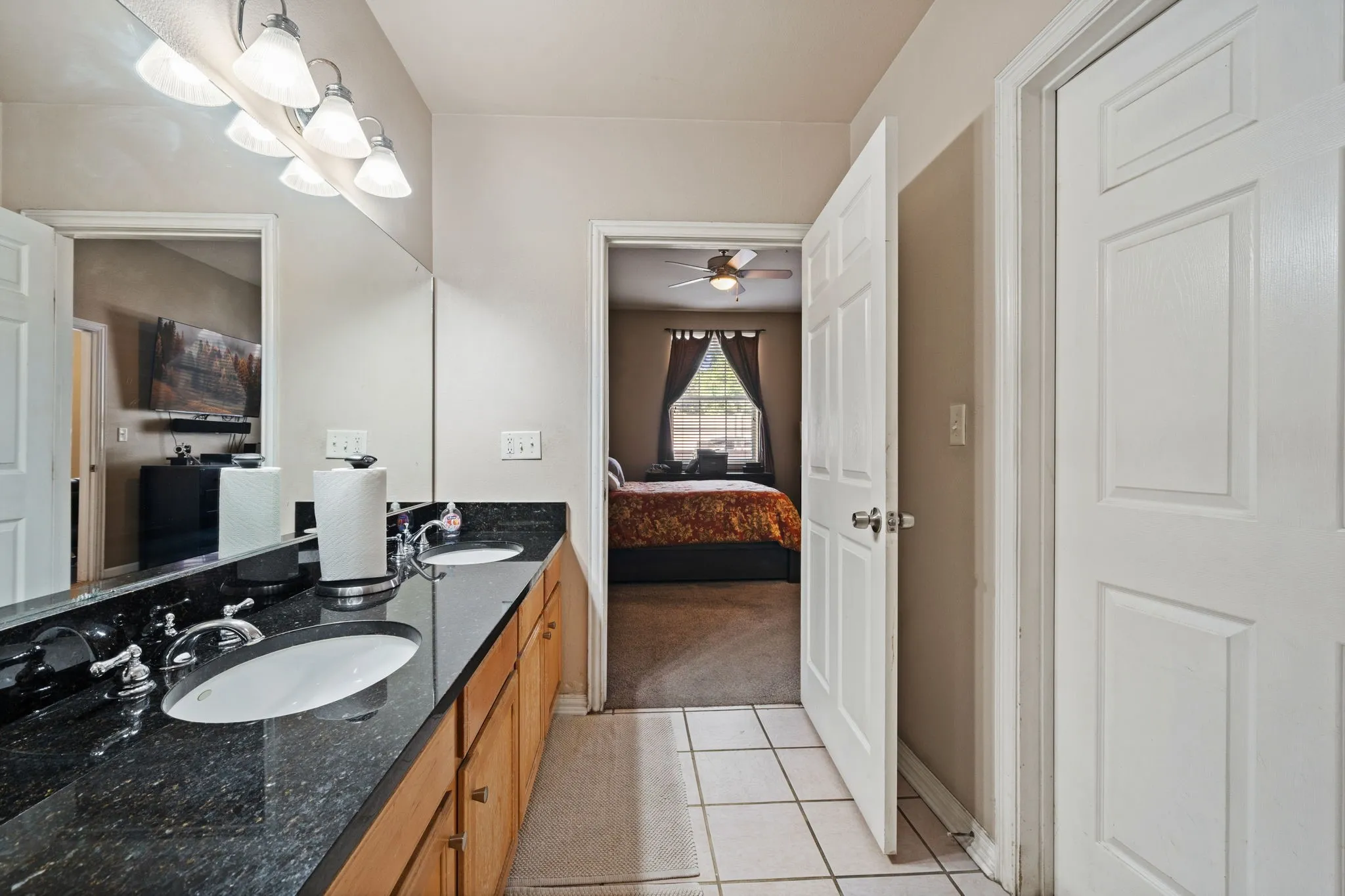 Condominium For Sale in Dallas County , 2305 Worthington Street 108, Dallas, Texas 75204, 2 Bedroom, 2 Bathroom, 2 Garage spaces, 1,295 Sqft, built in 1999, mls#21377136, Real Estate Agent in Dallas, Homes For Sale in Dallas county, Homes For Sale in Dallas, Realtor in Dallas Texas, Real Estate Brokerage Independent Realty Texas, Luminita Cordes Realtor