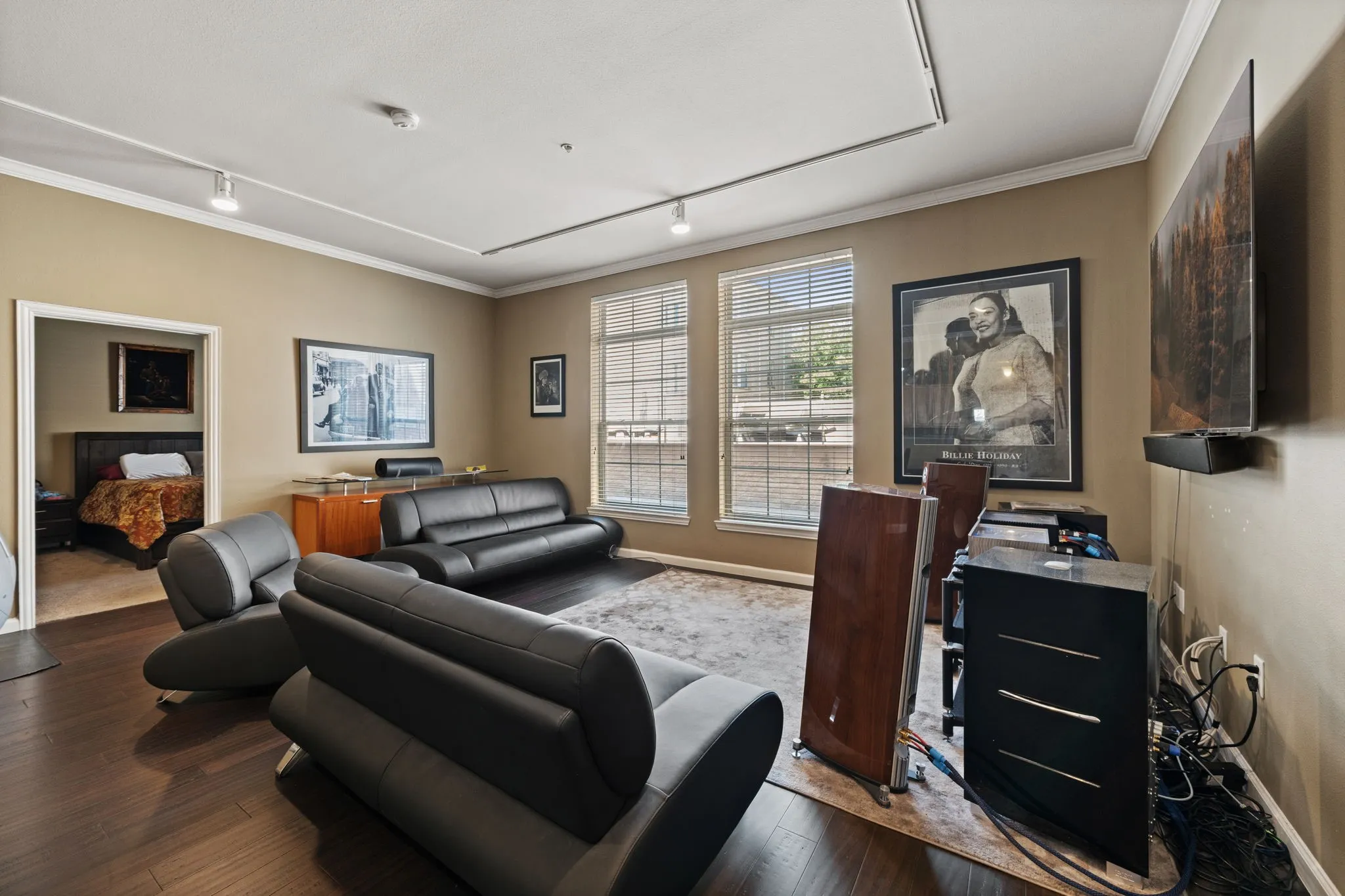 Condominium For Sale in Dallas County , 2305 Worthington Street 108, Dallas, Texas 75204, 2 Bedroom, 2 Bathroom, 2 Garage spaces, 1,295 Sqft, built in 1999, mls#21377136, Real Estate Agent in Dallas, Homes For Sale in Dallas county, Homes For Sale in Dallas, Realtor in Dallas Texas, Real Estate Brokerage Independent Realty Texas, Luminita Cordes Realtor