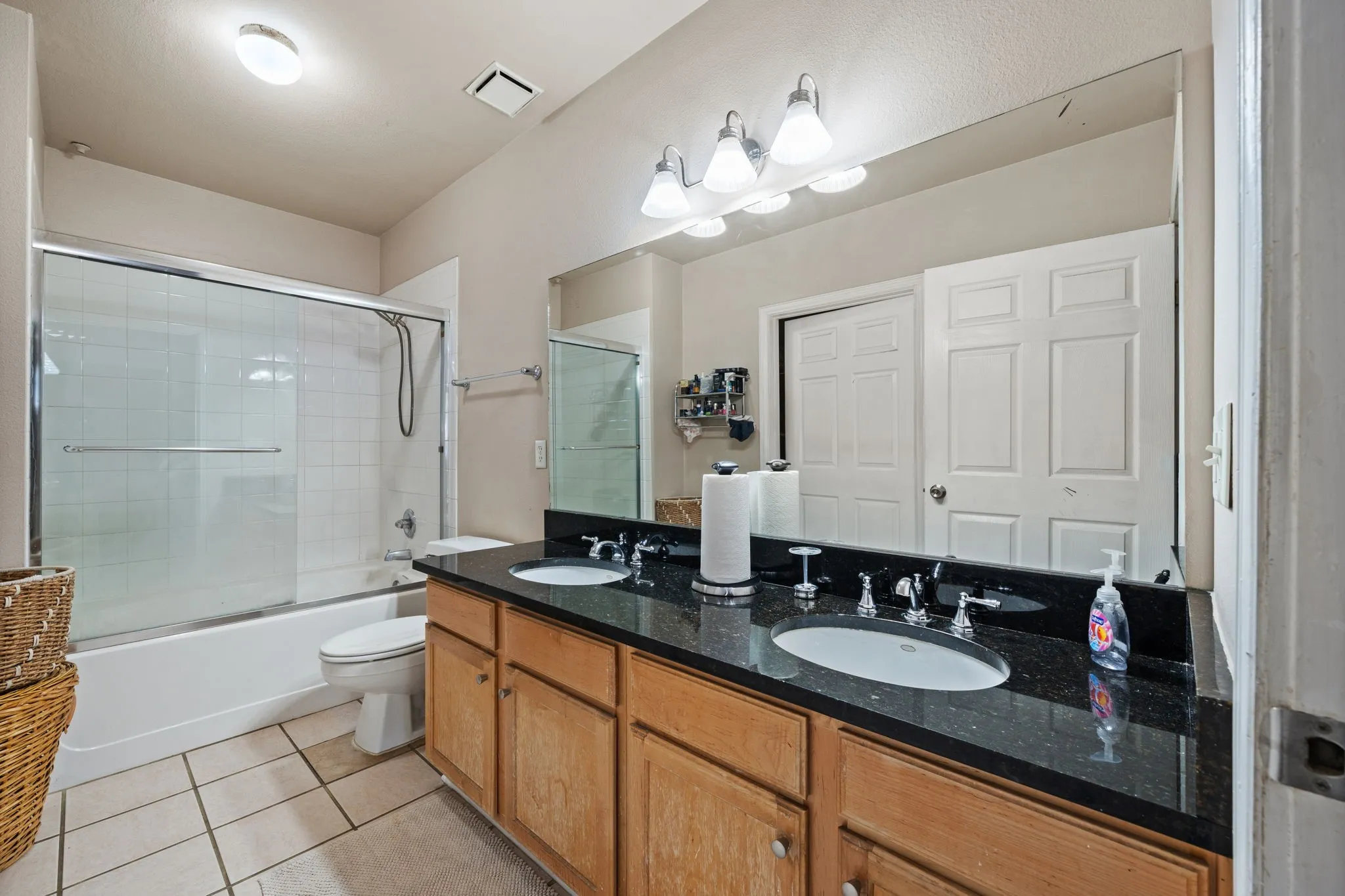 Condominium For Sale in Dallas County , 2305 Worthington Street 108, Dallas, Texas 75204, 2 Bedroom, 2 Bathroom, 2 Garage spaces, 1,295 Sqft, built in 1999, mls#21377136, Real Estate Agent in Dallas, Homes For Sale in Dallas county, Homes For Sale in Dallas, Realtor in Dallas Texas, Real Estate Brokerage Independent Realty Texas, Luminita Cordes Realtor