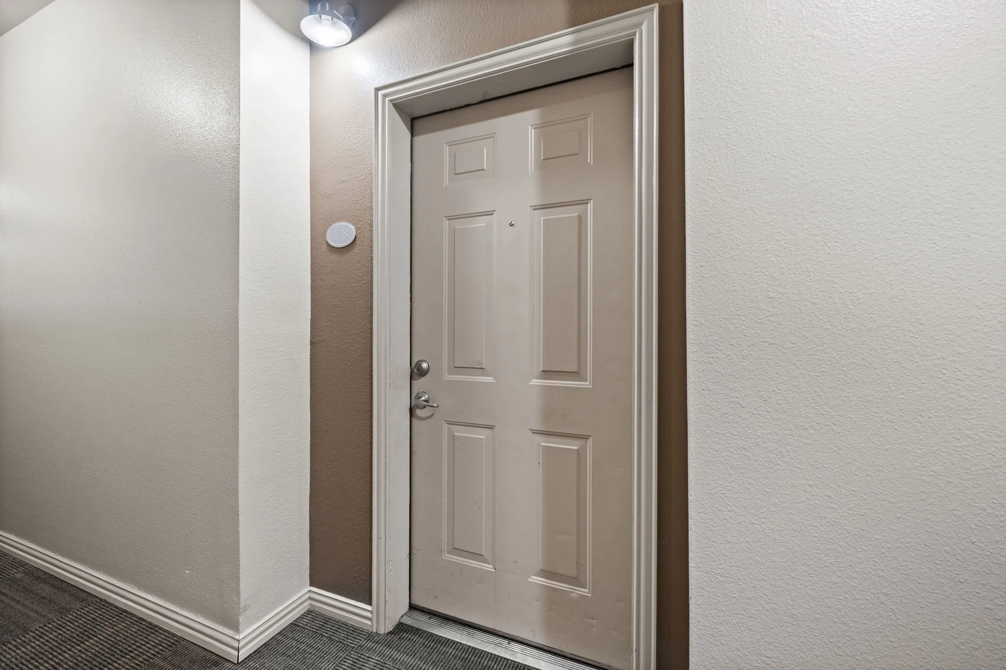 Condominium For Sale in Dallas County , 2305 Worthington Street 108, Dallas, Texas 75204, 2 Bedroom, 2 Bathroom, 2 Garage spaces, 1,295 Sqft, built in 1999, mls#21377136, Real Estate Agent in Dallas, Homes For Sale in Dallas county, Homes For Sale in Dallas, Realtor in Dallas Texas, Real Estate Brokerage Independent Realty Texas, Luminita Cordes Realtor