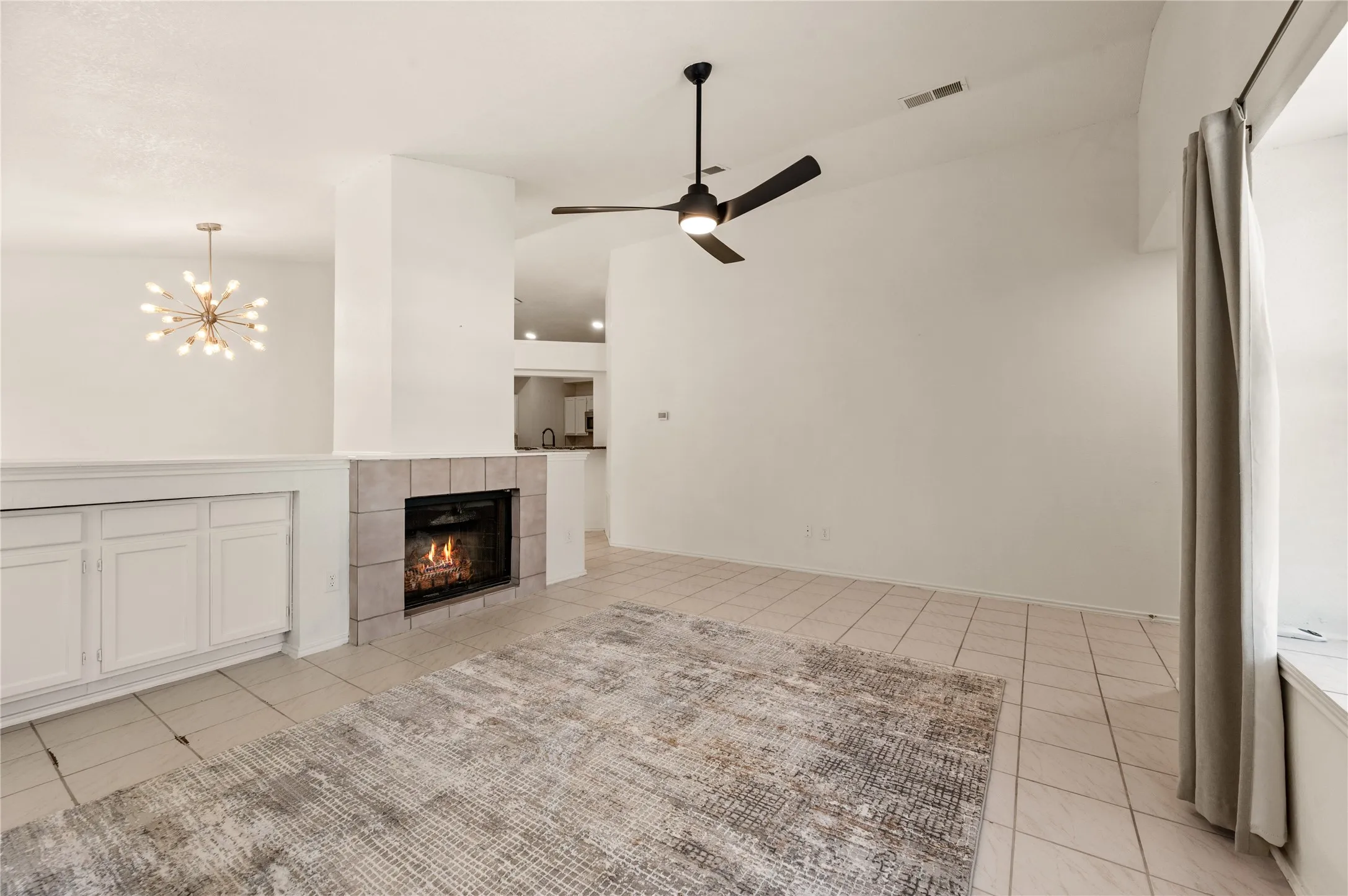 Single Family Residence For Sale in Tarrant County , 1432 Thistlewood Lane, Grapevine, Texas 76051, 3 Bedroom, 2 Bathroom, 2 Garage spaces, 1,348 Sqft, built in 1985, mls#21380570, Real Estate Agent in Grapevine, Homes For Sale in Tarrant county, Homes For Sale in Grapevine, Realtor in Grapevine Texas, Real Estate Brokerage Independent Realty Texas, Luminita Cordes Realtor