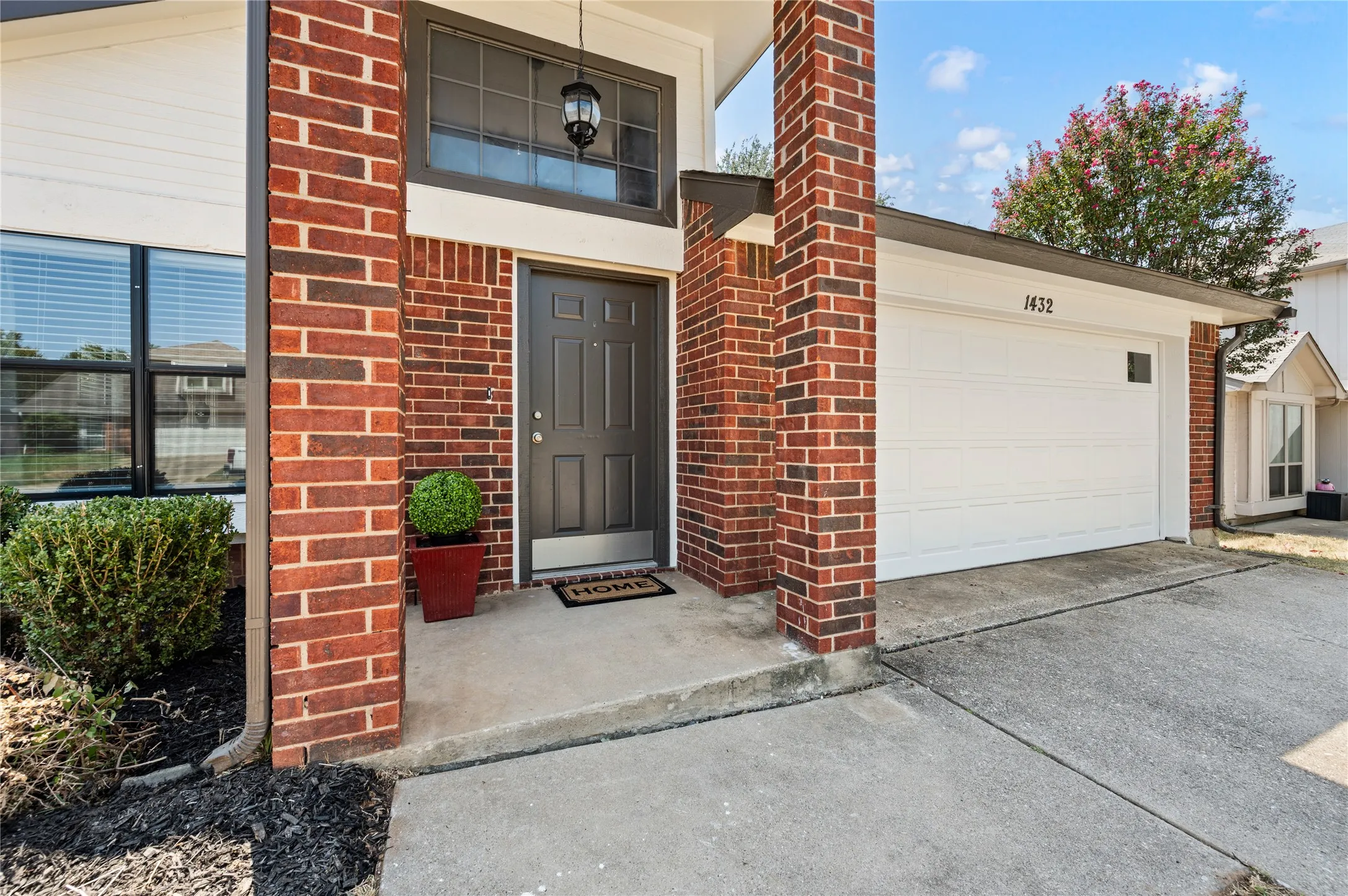 Single Family Residence For Sale in Tarrant County , 1432 Thistlewood Lane, Grapevine, Texas 76051, 3 Bedroom, 2 Bathroom, 2 Garage spaces, 1,348 Sqft, built in 1985, mls#21380570, Real Estate Agent in Grapevine, Homes For Sale in Tarrant county, Homes For Sale in Grapevine, Realtor in Grapevine Texas, Real Estate Brokerage Independent Realty Texas, Luminita Cordes Realtor