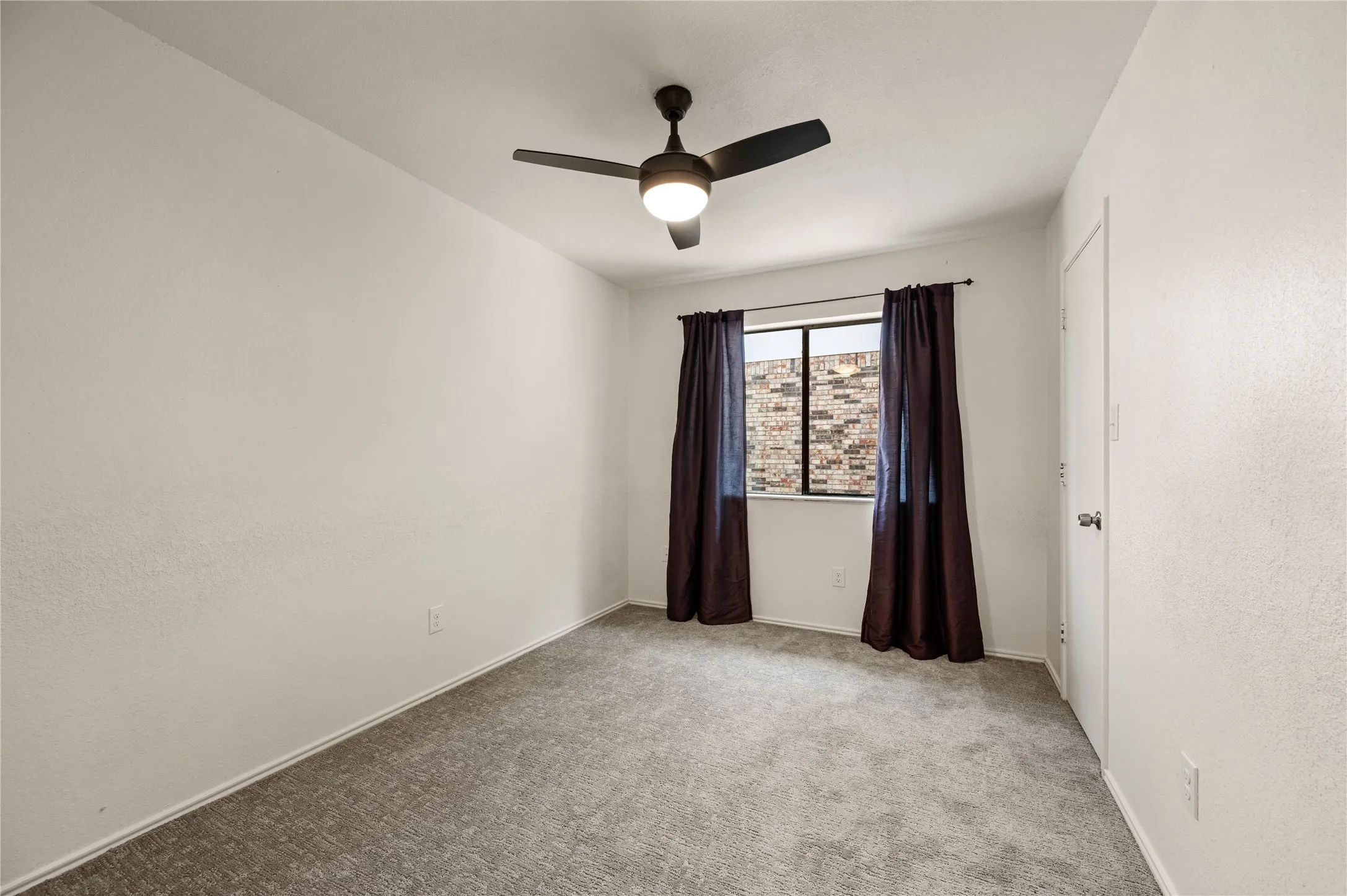 Single Family Residence For Sale in Tarrant County , 1432 Thistlewood Lane, Grapevine, Texas 76051, 3 Bedroom, 2 Bathroom, 2 Garage spaces, 1,348 Sqft, built in 1985, mls#21380570, Real Estate Agent in Grapevine, Homes For Sale in Tarrant county, Homes For Sale in Grapevine, Realtor in Grapevine Texas, Real Estate Brokerage Independent Realty Texas, Luminita Cordes Realtor