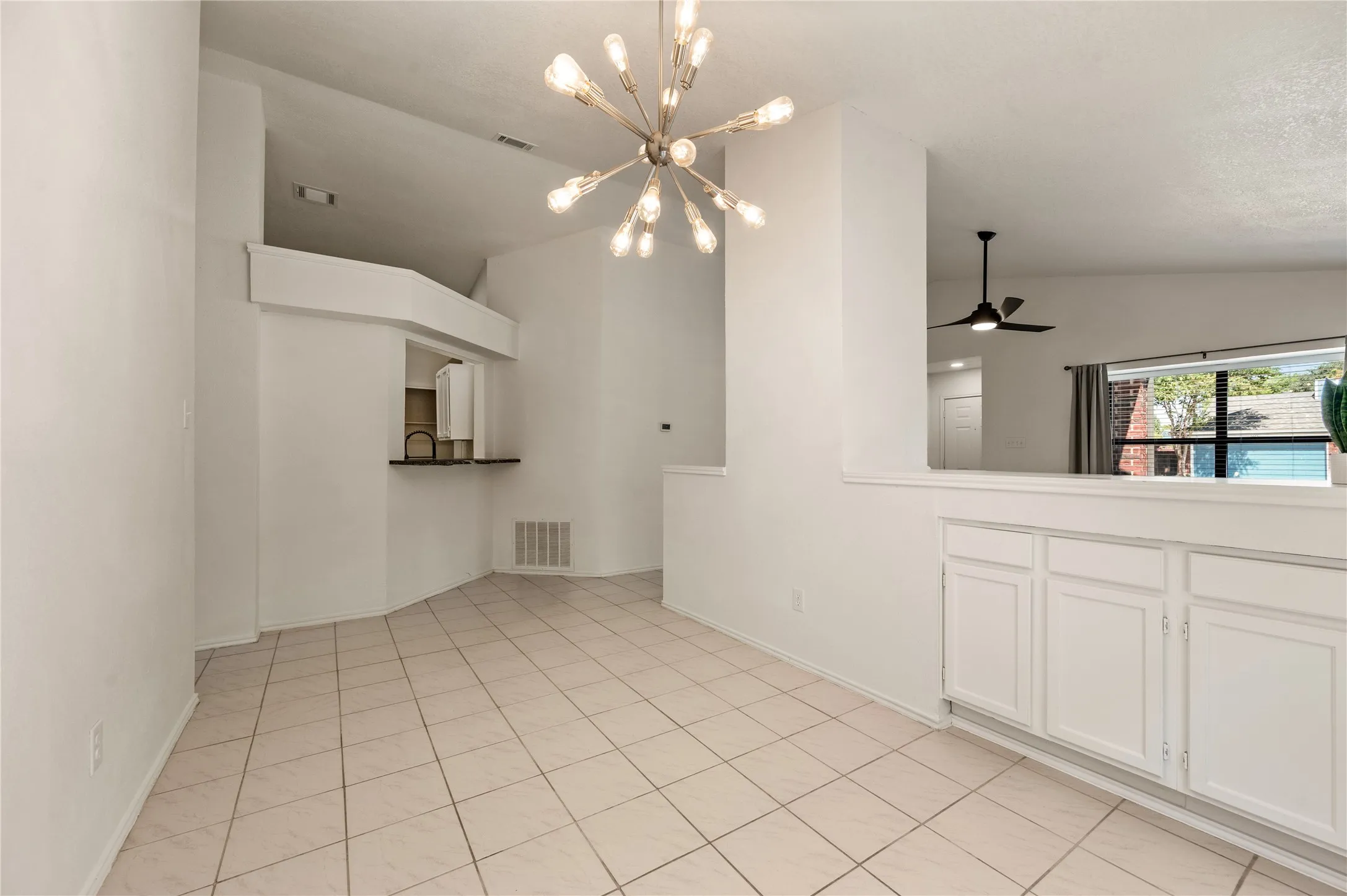 Single Family Residence For Sale in Tarrant County , 1432 Thistlewood Lane, Grapevine, Texas 76051, 3 Bedroom, 2 Bathroom, 2 Garage spaces, 1,348 Sqft, built in 1985, mls#21380570, Real Estate Agent in Grapevine, Homes For Sale in Tarrant county, Homes For Sale in Grapevine, Realtor in Grapevine Texas, Real Estate Brokerage Independent Realty Texas, Luminita Cordes Realtor