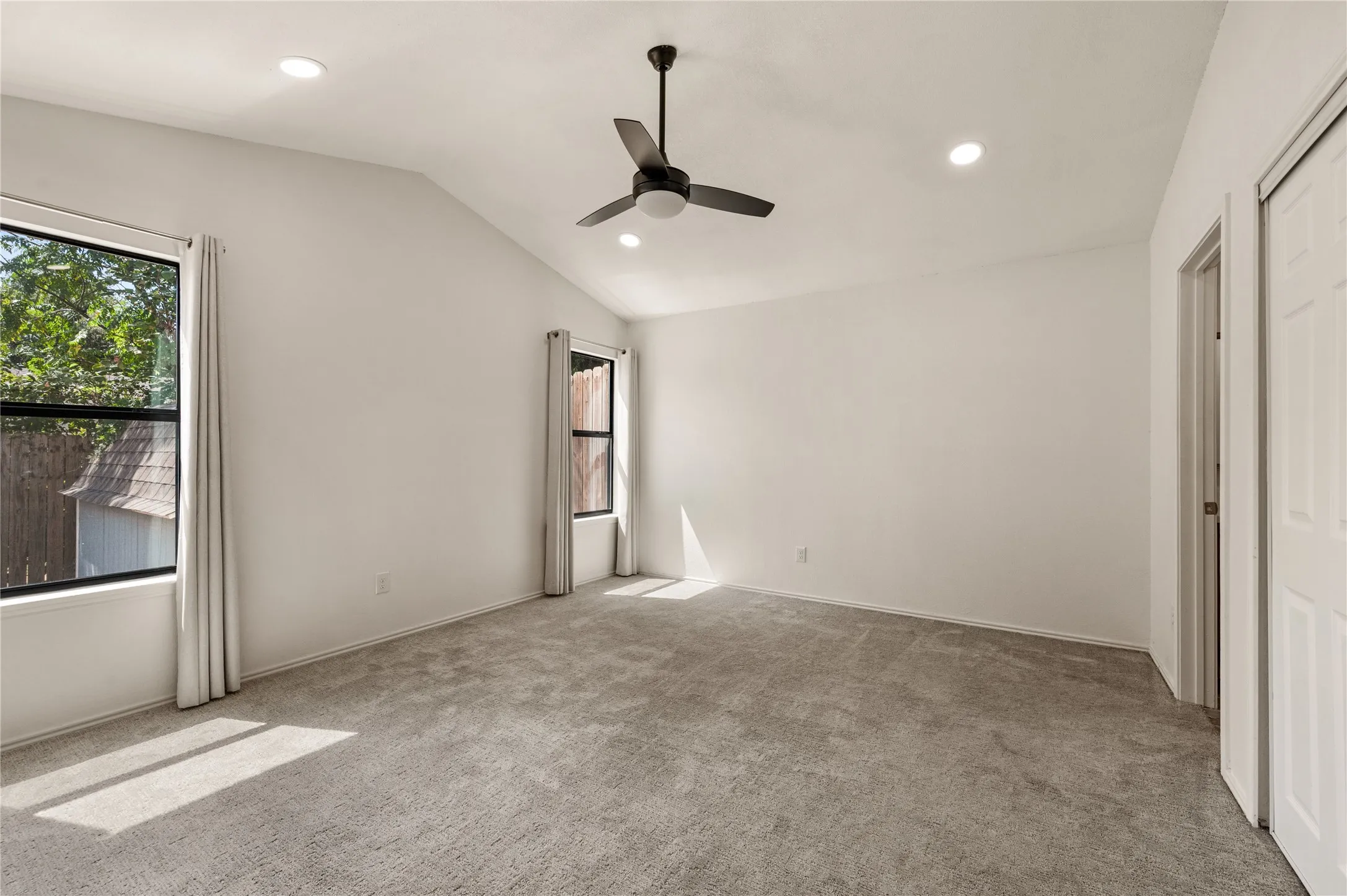 Single Family Residence For Sale in Tarrant County , 1432 Thistlewood Lane, Grapevine, Texas 76051, 3 Bedroom, 2 Bathroom, 2 Garage spaces, 1,348 Sqft, built in 1985, mls#21380570, Real Estate Agent in Grapevine, Homes For Sale in Tarrant county, Homes For Sale in Grapevine, Realtor in Grapevine Texas, Real Estate Brokerage Independent Realty Texas, Luminita Cordes Realtor