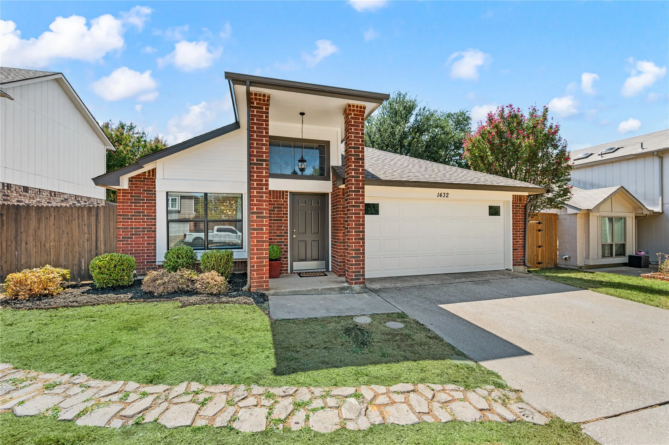 Single Family Residence For Sale in Tarrant County , 1432 Thistlewood Lane, Grapevine, Texas 76051, 3 Bedroom, 2 Bathroom, 2 Garage spaces, 1,348 Sqft, built in 1985, mls#21380570, Real Estate Agent in Grapevine, Homes For Sale in Tarrant county, Homes For Sale in Grapevine, Realtor in Grapevine Texas, Real Estate Brokerage Independent Realty Texas, Luminita Cordes Realtor