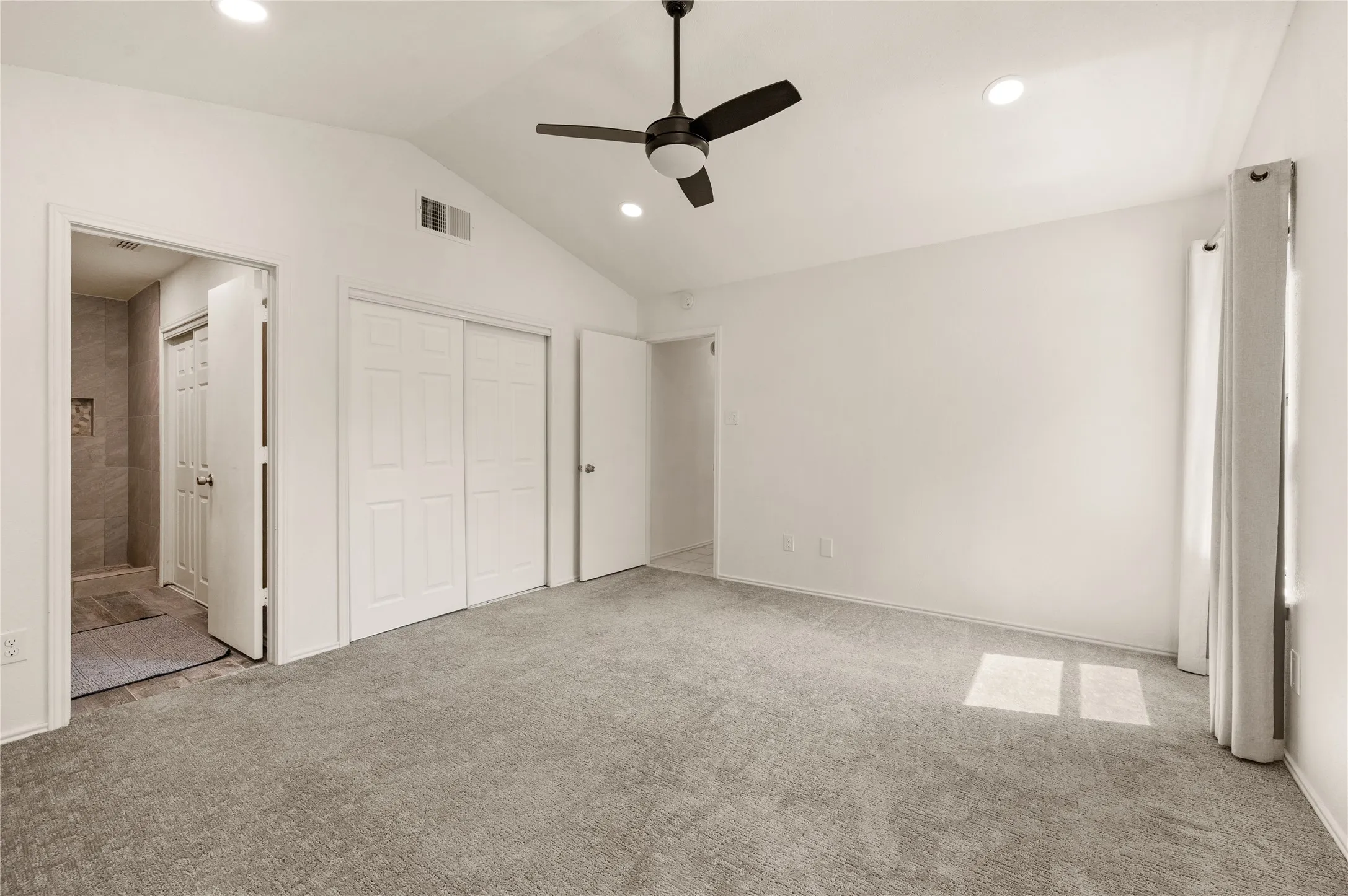 Single Family Residence For Sale in Tarrant County , 1432 Thistlewood Lane, Grapevine, Texas 76051, 3 Bedroom, 2 Bathroom, 2 Garage spaces, 1,348 Sqft, built in 1985, mls#21380570, Real Estate Agent in Grapevine, Homes For Sale in Tarrant county, Homes For Sale in Grapevine, Realtor in Grapevine Texas, Real Estate Brokerage Independent Realty Texas, Luminita Cordes Realtor
