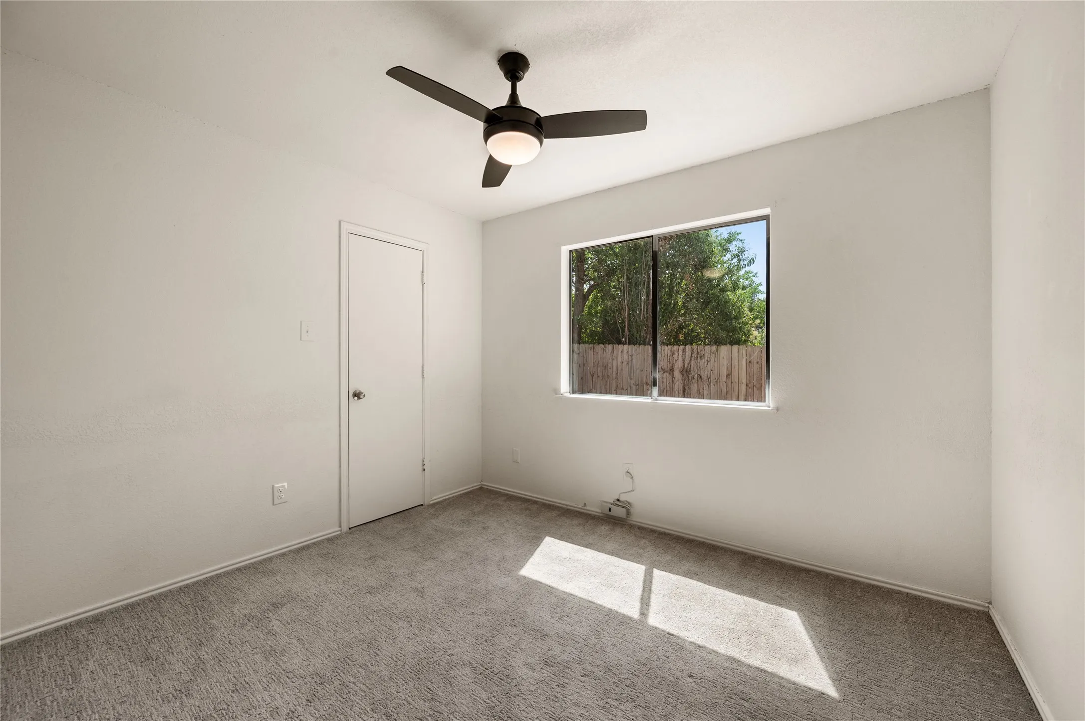 Single Family Residence For Sale in Tarrant County , 1432 Thistlewood Lane, Grapevine, Texas 76051, 3 Bedroom, 2 Bathroom, 2 Garage spaces, 1,348 Sqft, built in 1985, mls#21380570, Real Estate Agent in Grapevine, Homes For Sale in Tarrant county, Homes For Sale in Grapevine, Realtor in Grapevine Texas, Real Estate Brokerage Independent Realty Texas, Luminita Cordes Realtor