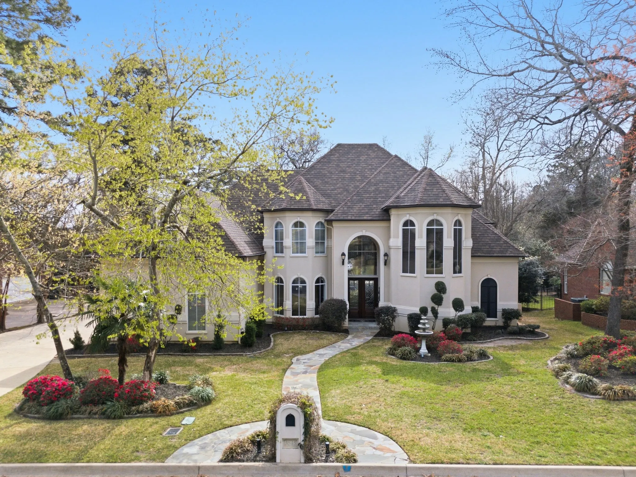 Single Family Residence For Sale in Smith County , 3645 Woods Boulevard, Tyler, Texas 75707, 4 Bedroom, 5 Bathroom, 4 Garage spaces, 4,478 Sqft, built in 1998, mls#21382932, Real Estate Agent in Tyler, Homes For Sale in Smith county, Homes For Sale in Tyler, Realtor in Tyler Texas, Real Estate Brokerage Independent Realty Texas, Luminita Cordes Realtor