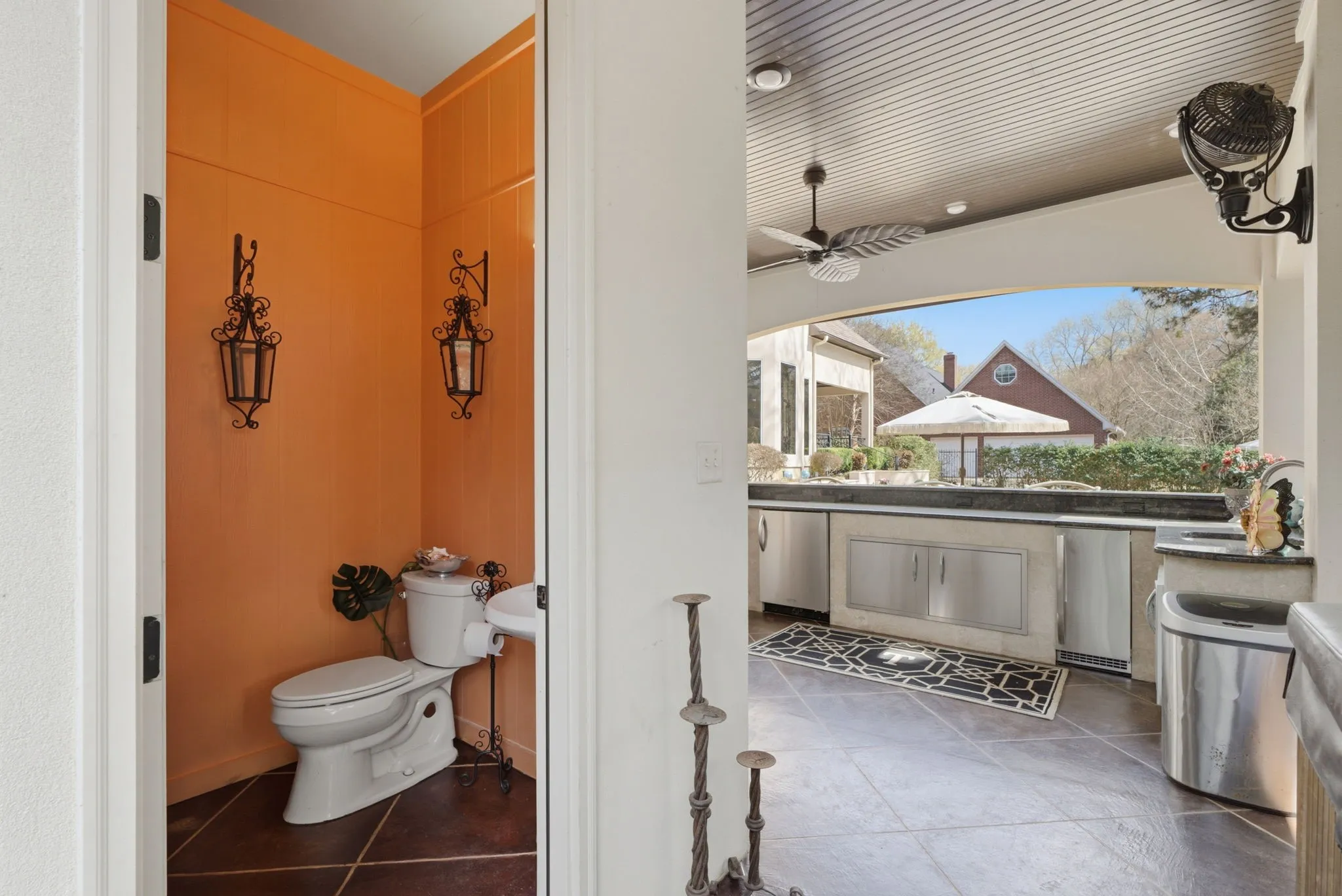 Single Family Residence For Sale in Smith County , 3645 Woods Boulevard, Tyler, Texas 75707, 4 Bedroom, 5 Bathroom, 4 Garage spaces, 4,478 Sqft, built in 1998, mls#21382932, Real Estate Agent in Tyler, Homes For Sale in Smith county, Homes For Sale in Tyler, Realtor in Tyler Texas, Real Estate Brokerage Independent Realty Texas, Luminita Cordes Realtor