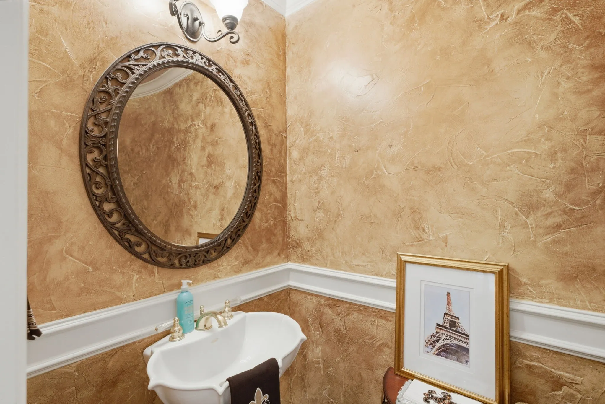 Single Family Residence For Sale in Smith County , 3645 Woods Boulevard, Tyler, Texas 75707, 4 Bedroom, 5 Bathroom, 4 Garage spaces, 4,478 Sqft, built in 1998, mls#21382932, Real Estate Agent in Tyler, Homes For Sale in Smith county, Homes For Sale in Tyler, Realtor in Tyler Texas, Real Estate Brokerage Independent Realty Texas, Luminita Cordes Realtor